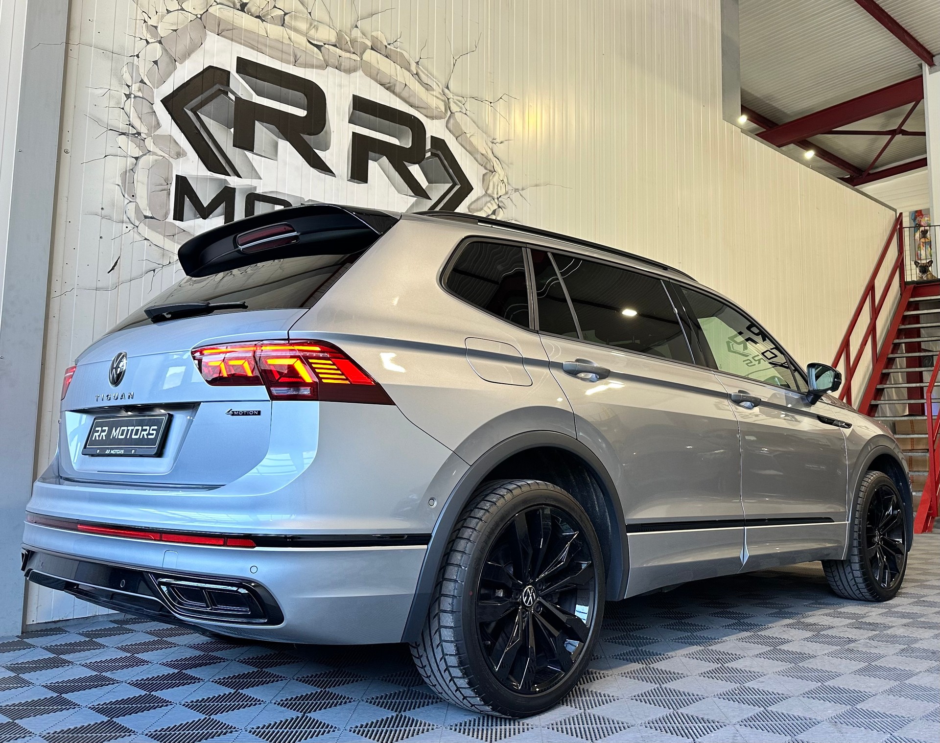 VW Tiguan Allspace 2.0TSI R-Line 4Motion DSG-image-4