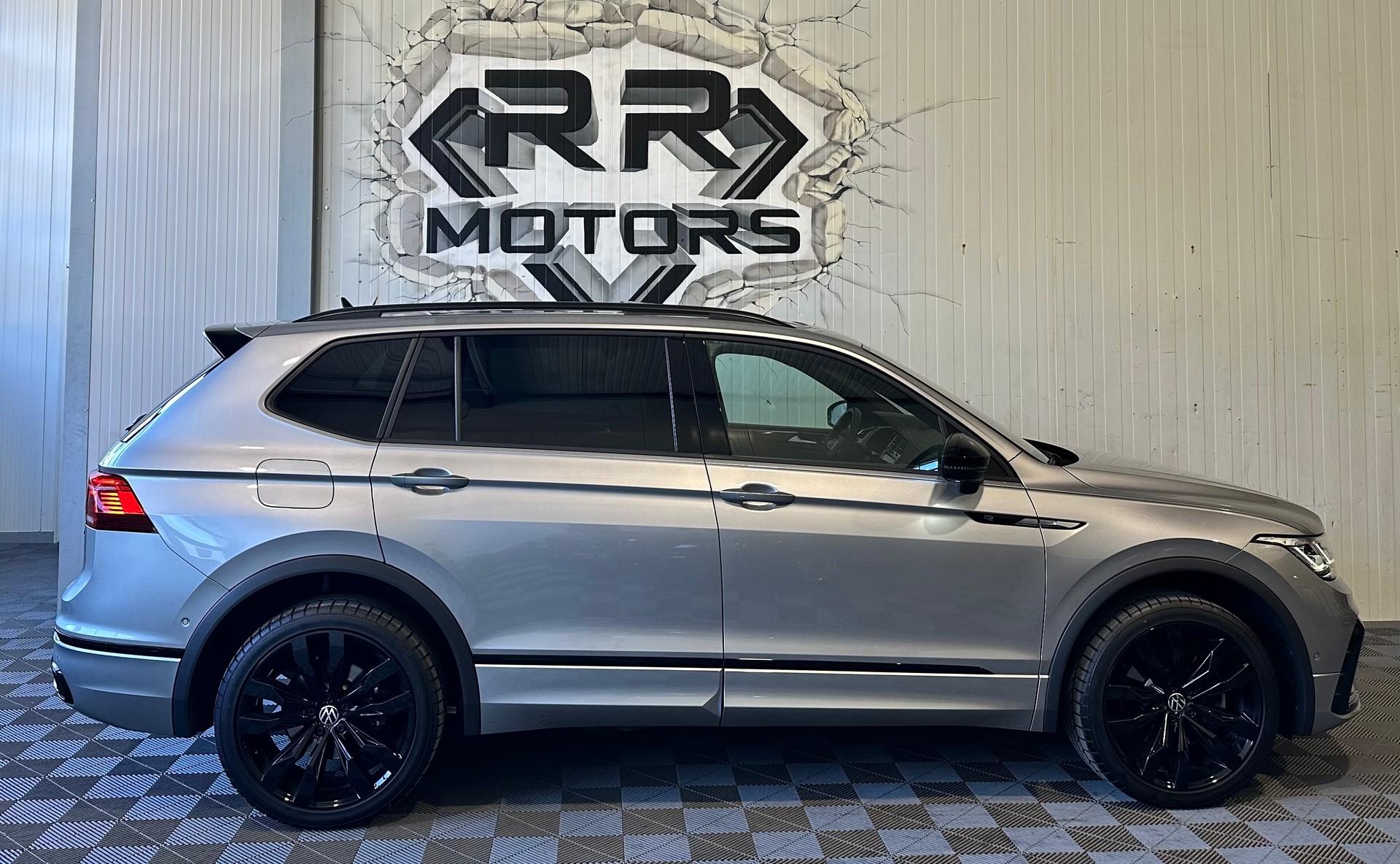 VW Tiguan Allspace 2.0TSI R-Line 4Motion DSG-image-6