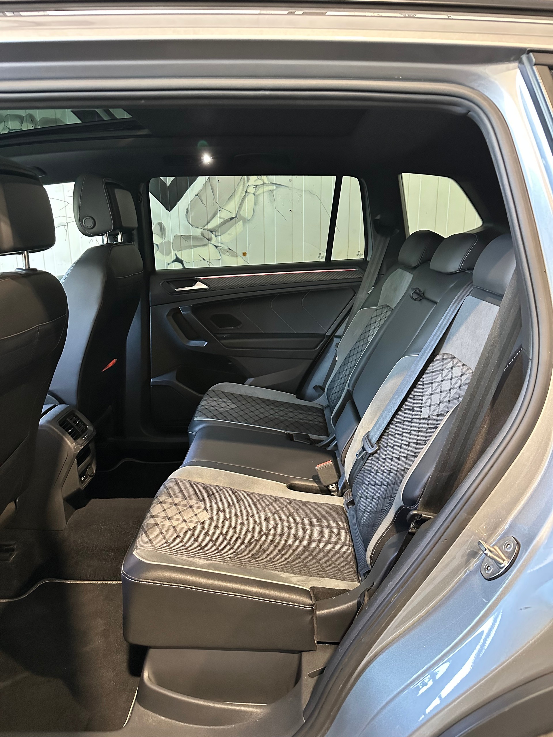 VW Tiguan Allspace 2.0TSI R-Line 4Motion DSG-image-15