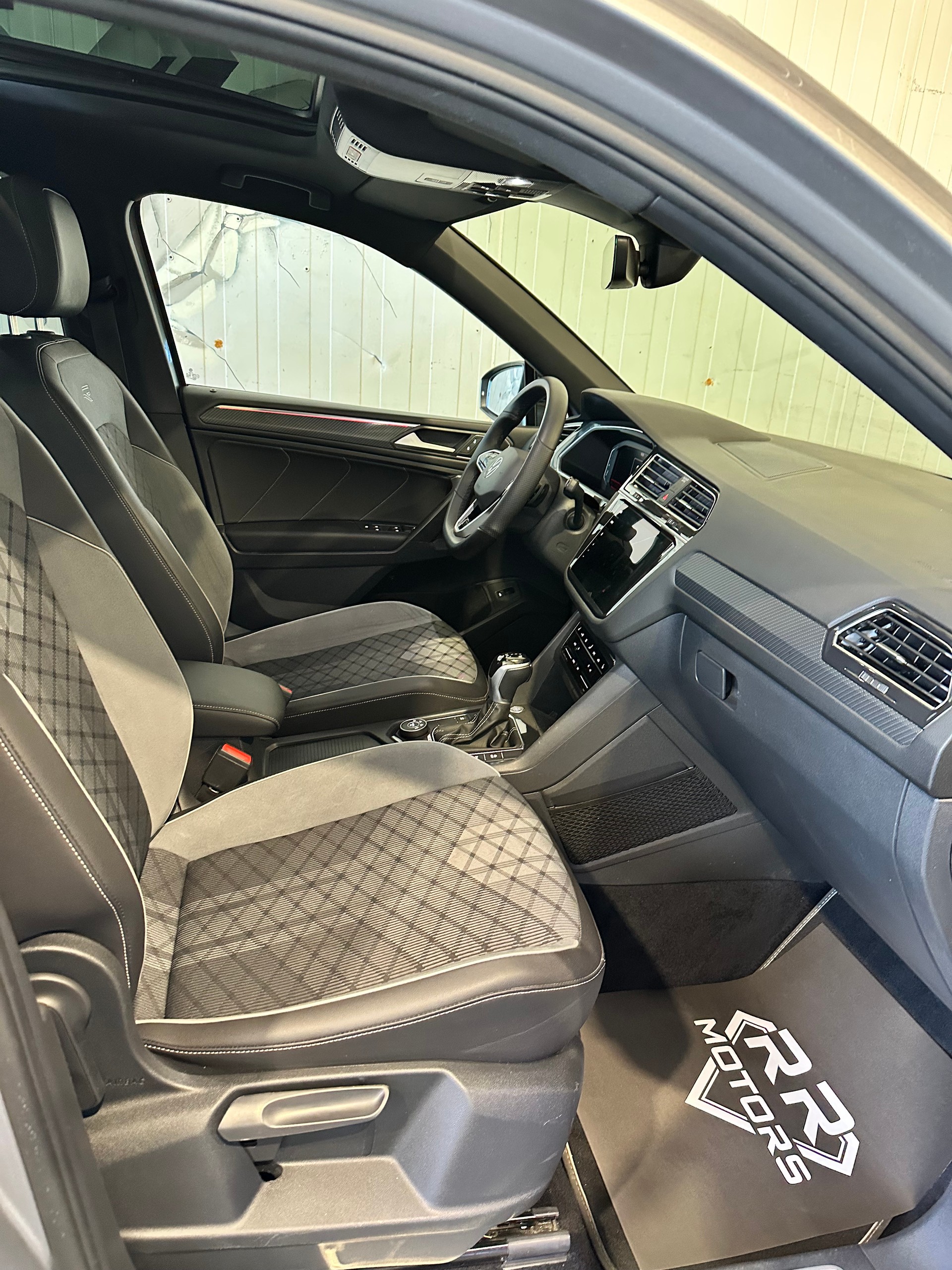 VW Tiguan Allspace 2.0TSI R-Line 4Motion DSG-image-8