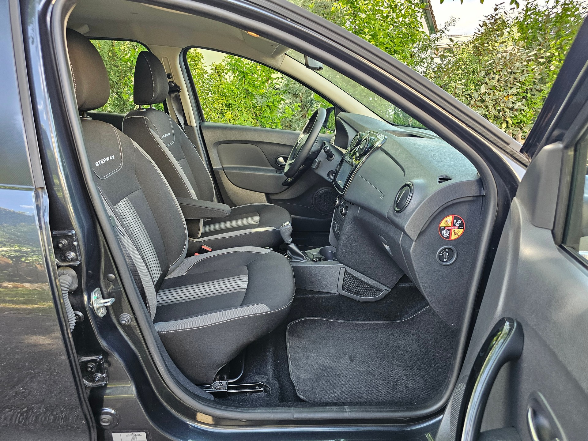 DACIA Sandero TCe 90 Stepway Unlimited 2 Automatic-image-12