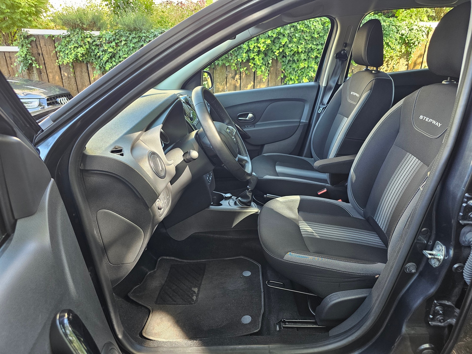 DACIA Sandero TCe 90 Stepway Unlimited 2 Automatic-image-7