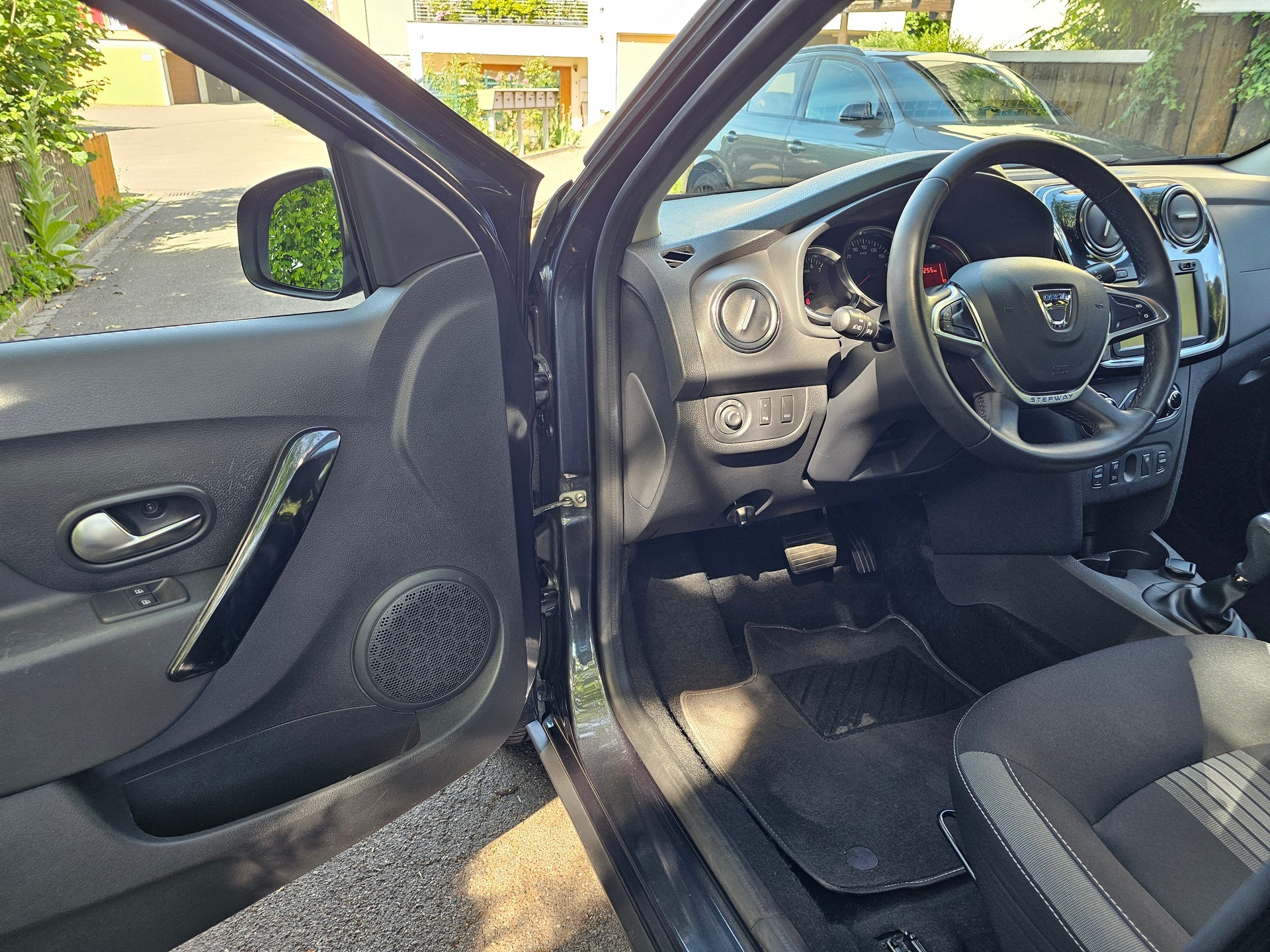 DACIA Sandero TCe 90 Stepway Unlimited 2 Automatic-image-6