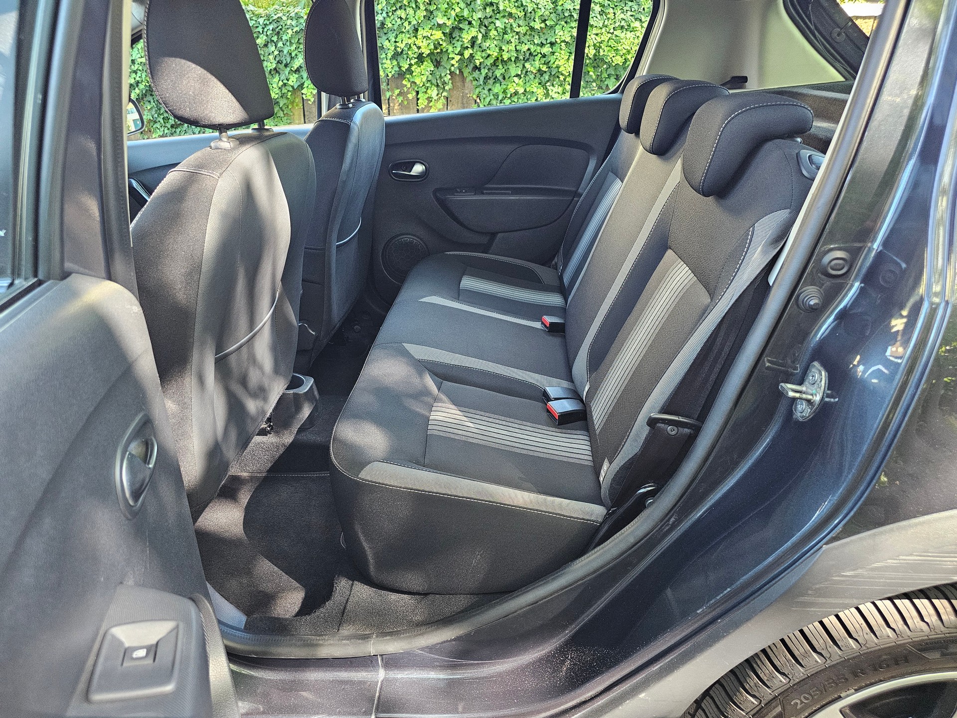 DACIA Sandero TCe 90 Stepway Unlimited 2 Automatic-image-11