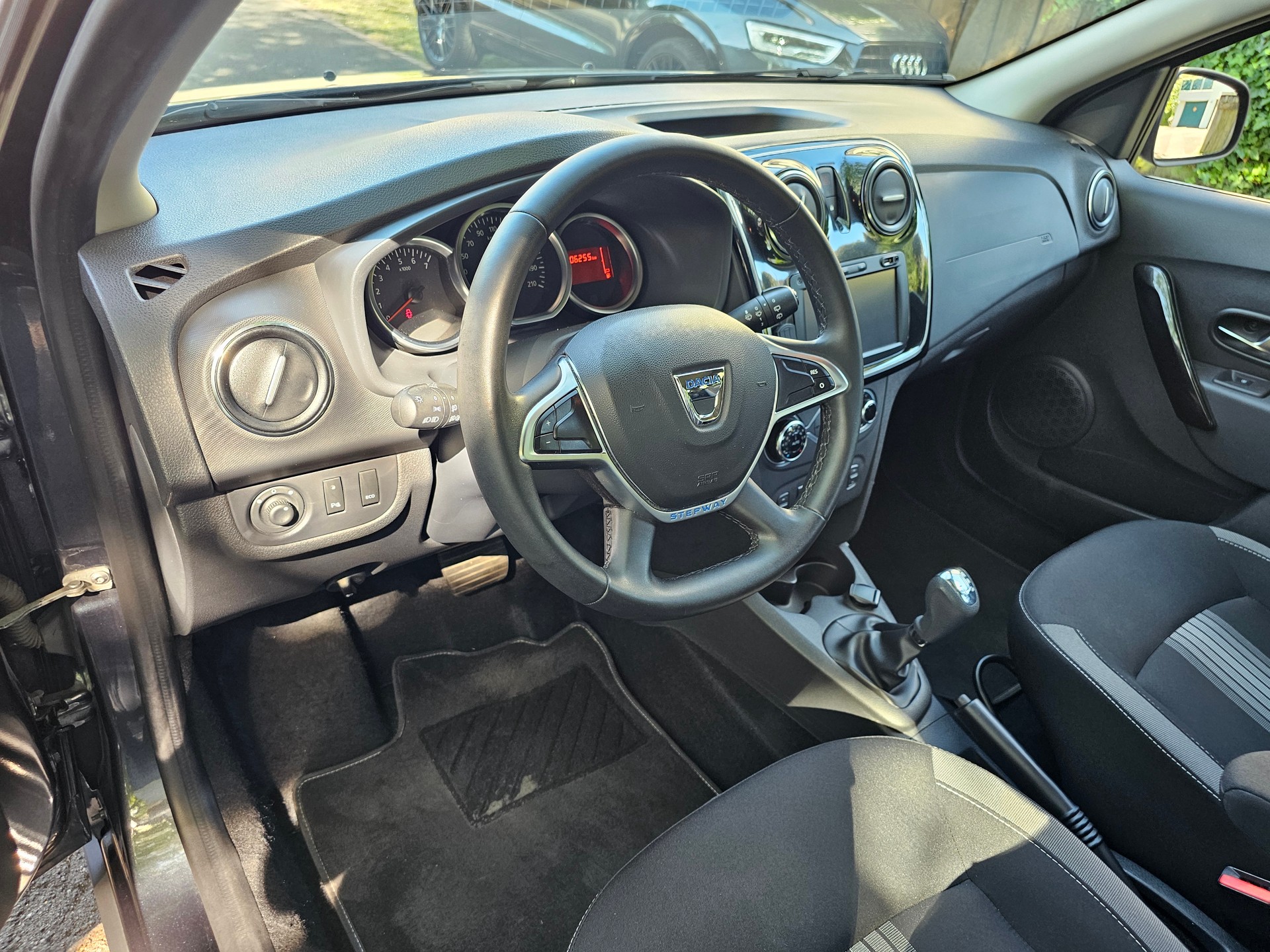 DACIA Sandero TCe 90 Stepway Unlimited 2 Automatic-image-8