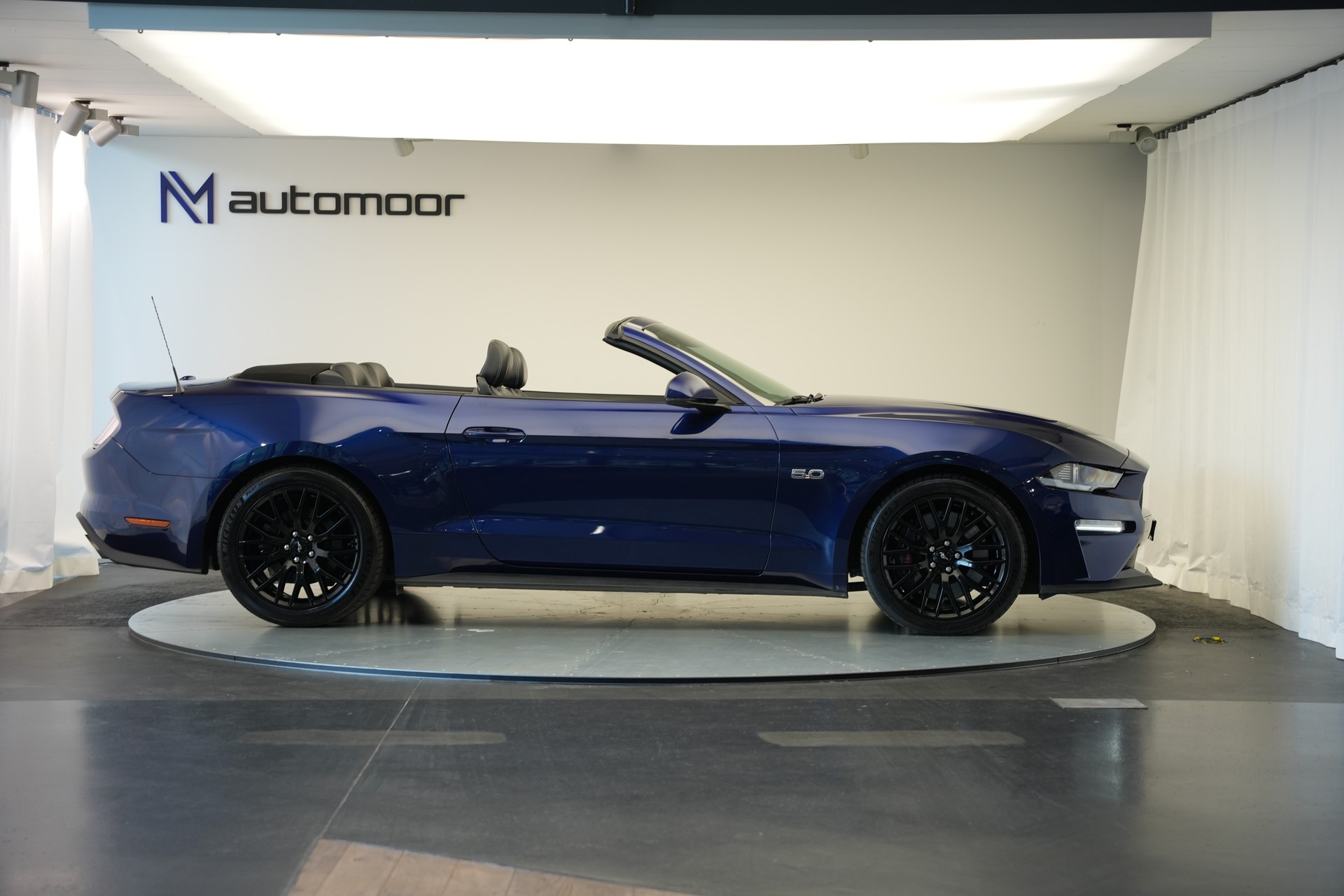 FORD Mustang Convertible 5.0 V8 GT Automat-showroom-element-3