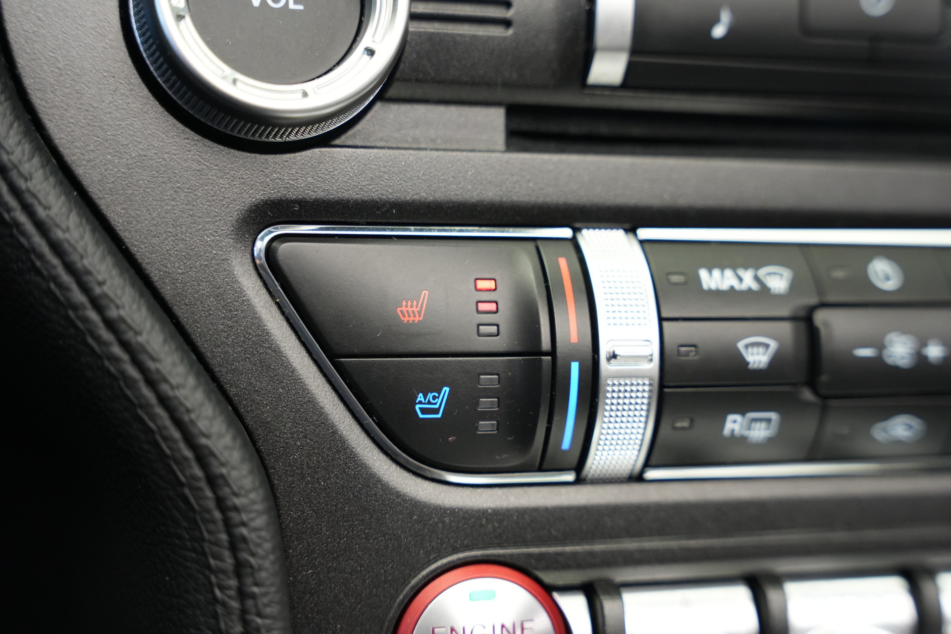 FORD Mustang Convertible 5.0 V8 GT Automat-image-28