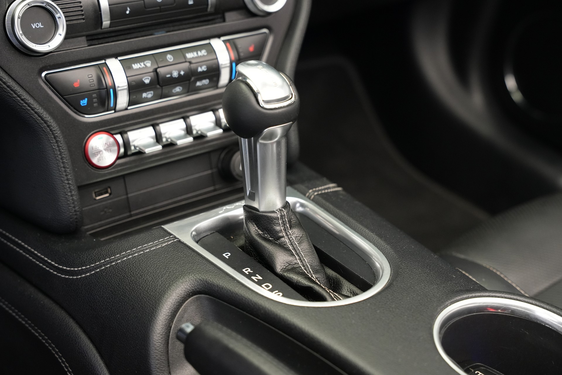 FORD Mustang Convertible 5.0 V8 GT Automat-image-22
