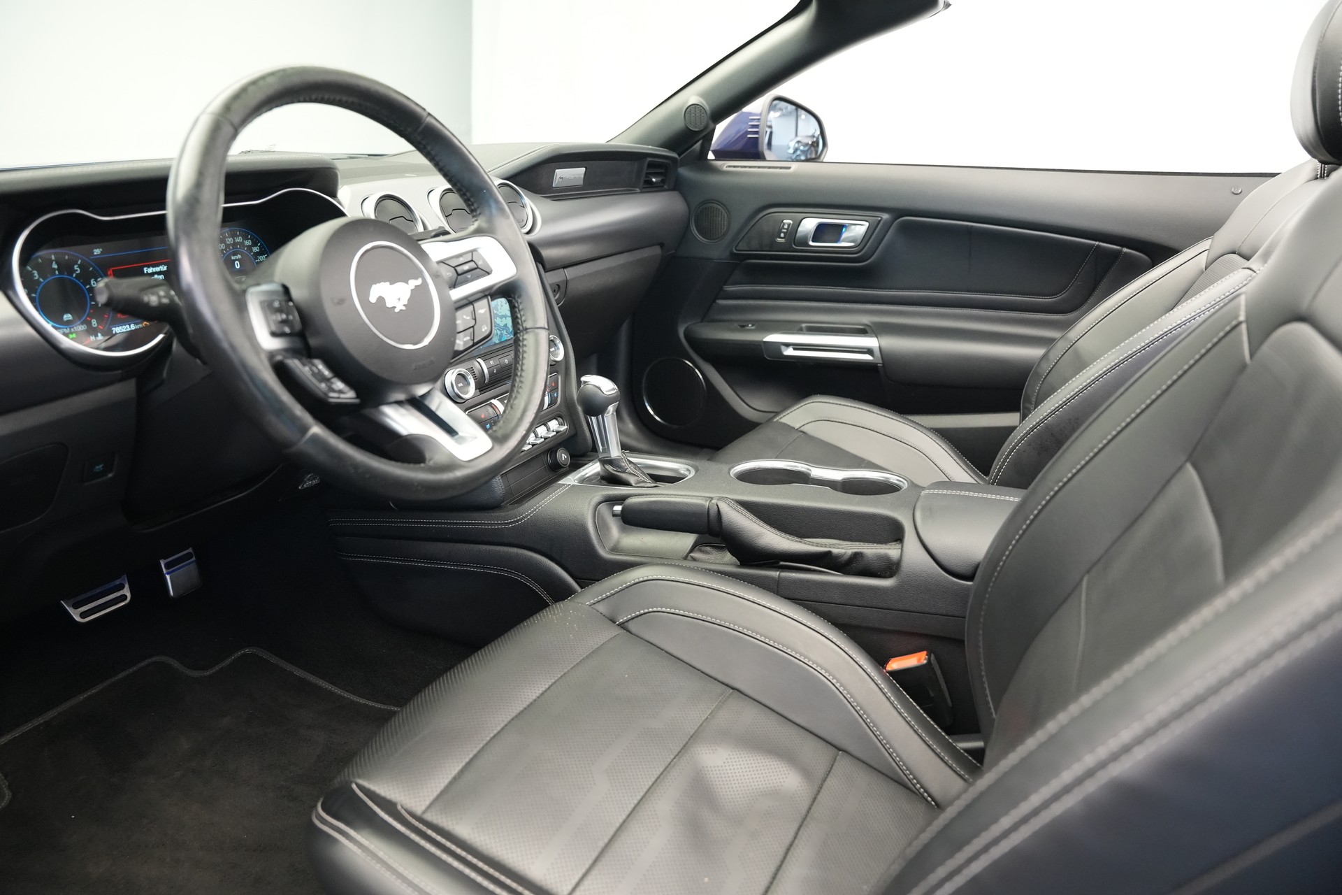 FORD Mustang Convertible 5.0 V8 GT Automat-image-13