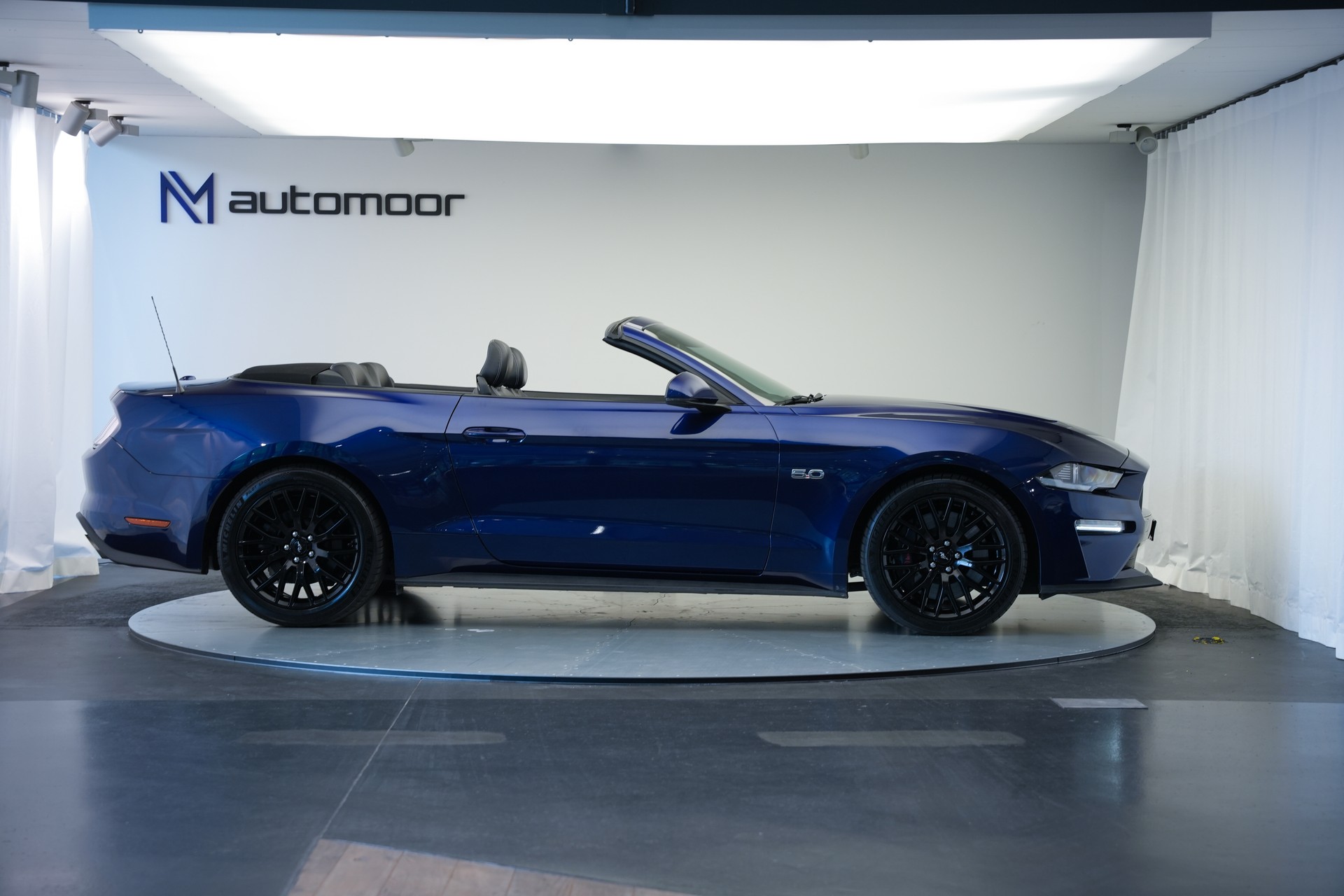 FORD Mustang Convertible 5.0 V8 GT Automat-showroom-element-3
