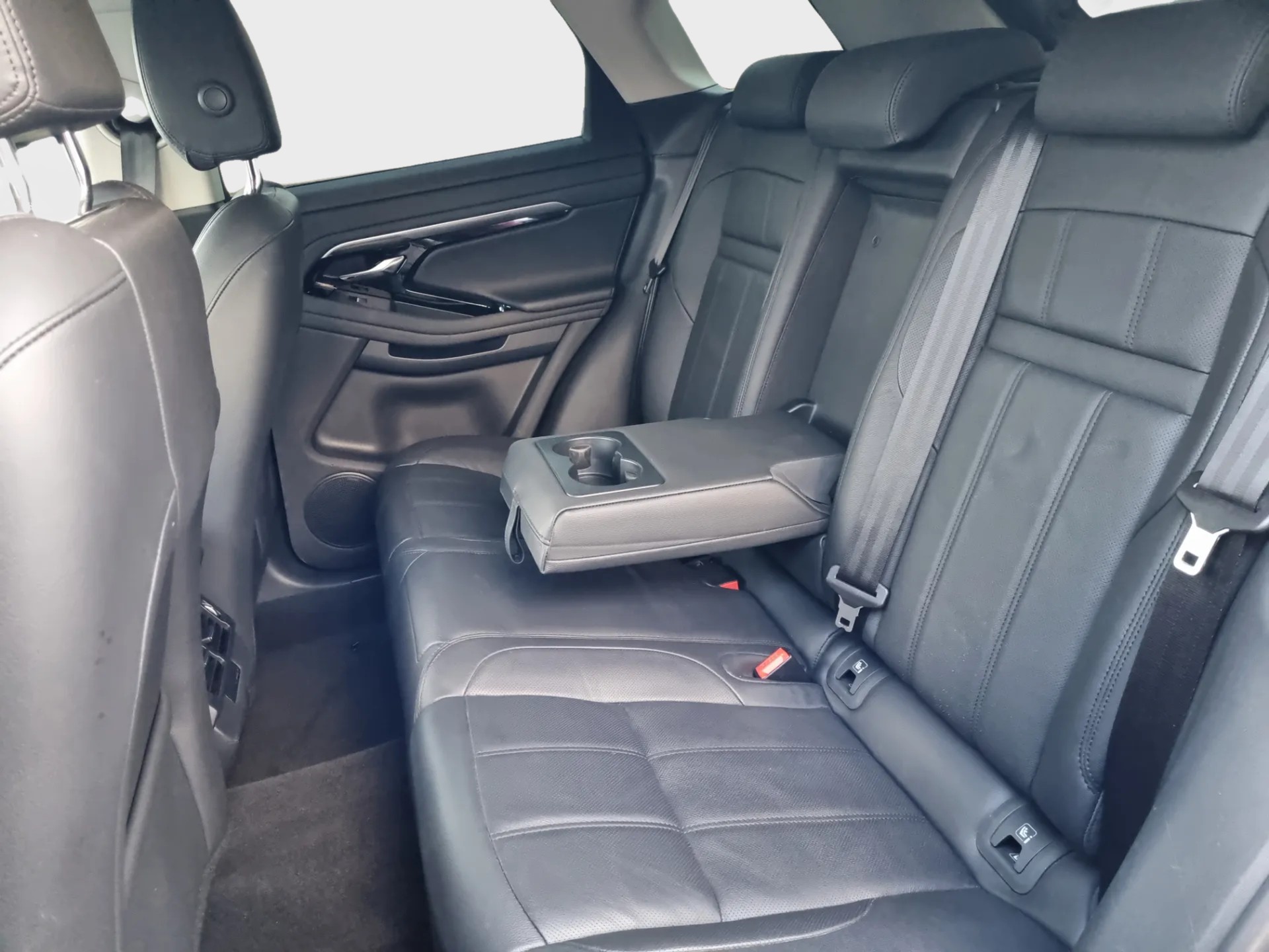 LAND ROVER Range Rover Evoque P 300e SE AT8-image-12