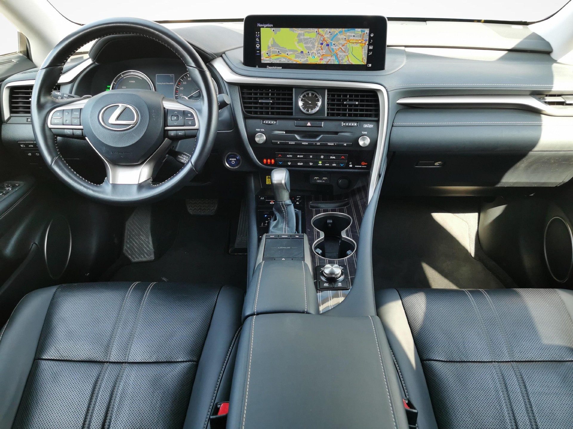 LEXUS RX 450h Excellence-showroom-element-3