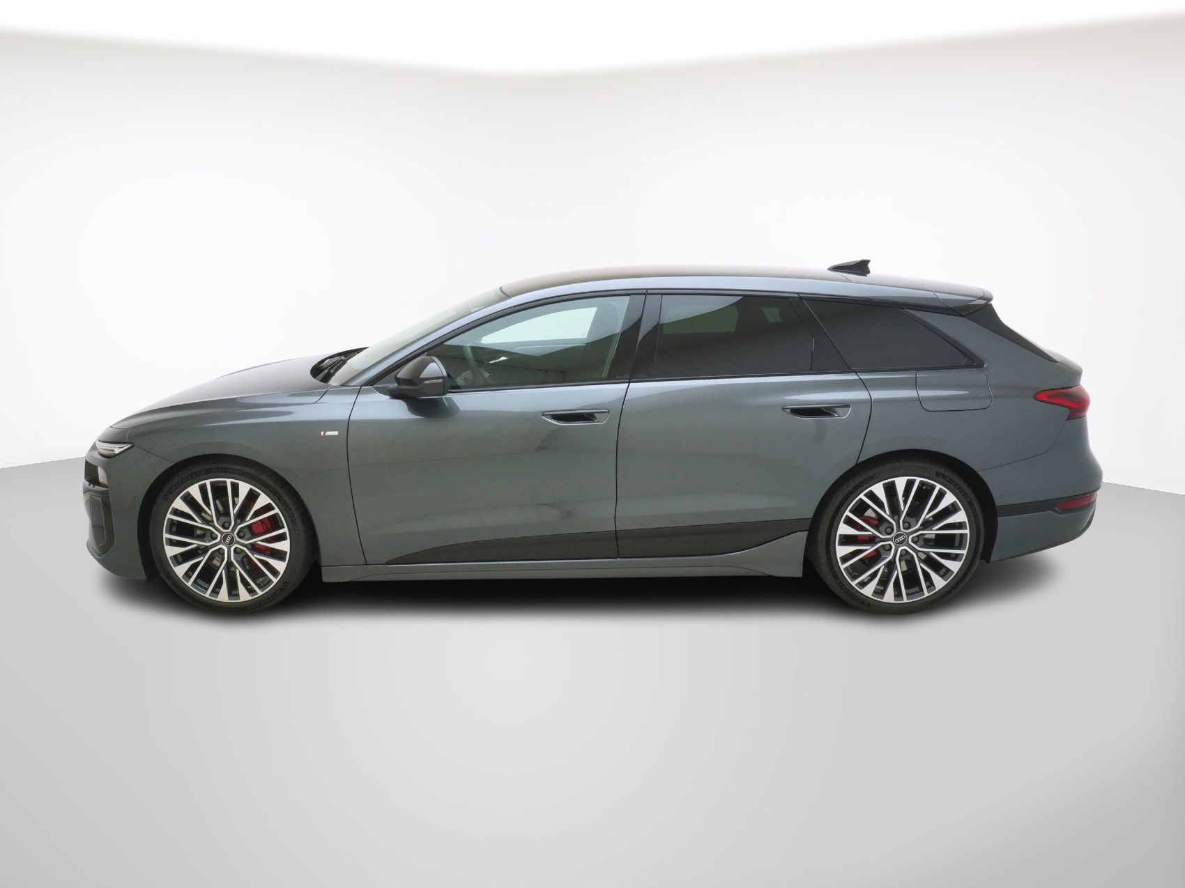 AUDI A6 e-tron Avant quattro S line-showroom-element-1