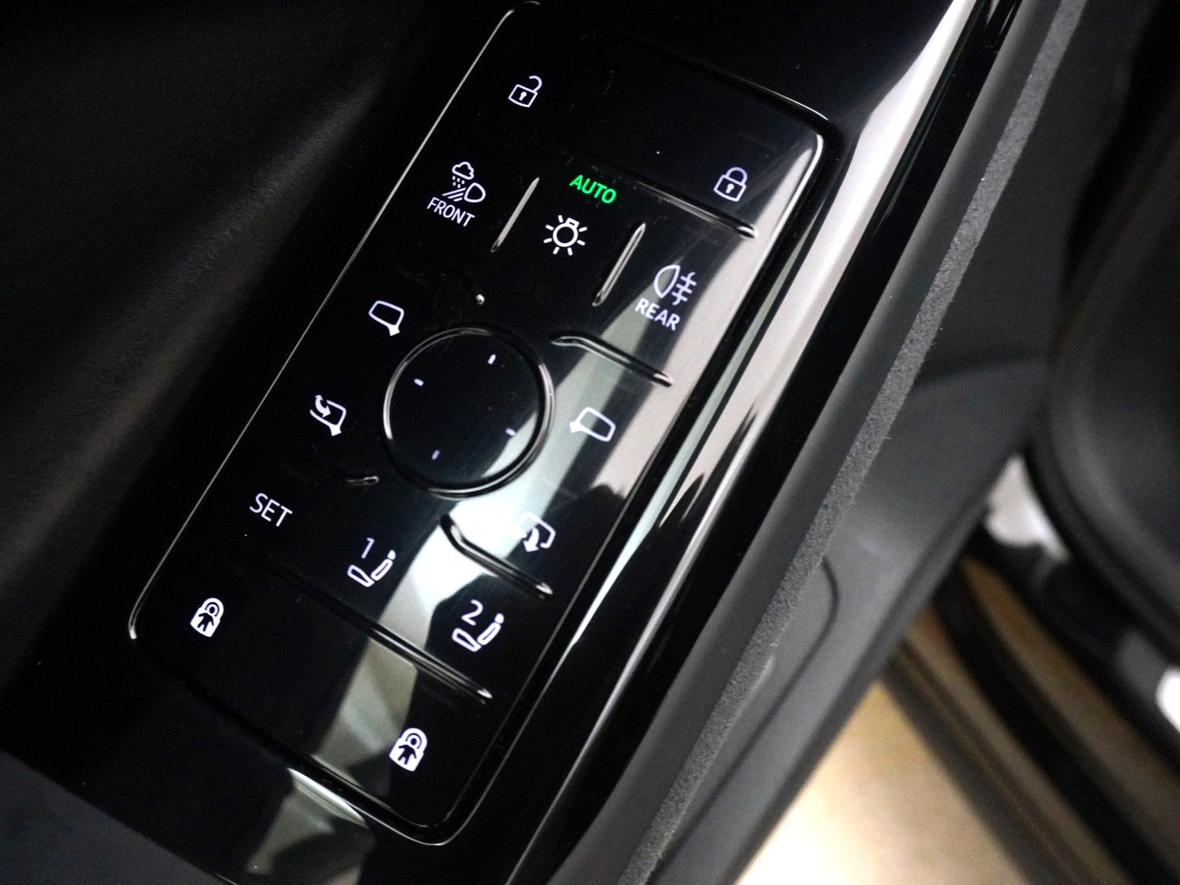 AUDI A6 e-tron Avant quattro S line-image-13