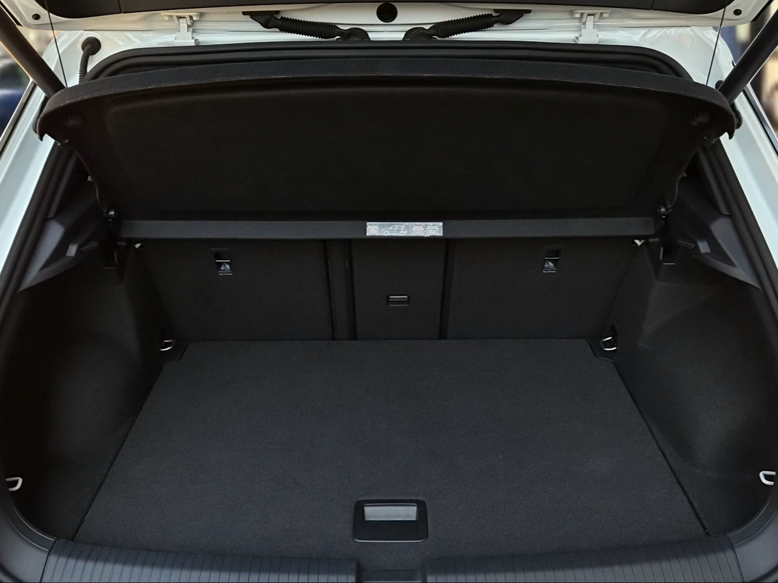 VW T-Roc 2.0 TSI R DSG 4Motion Pure Wihte uni-image-5