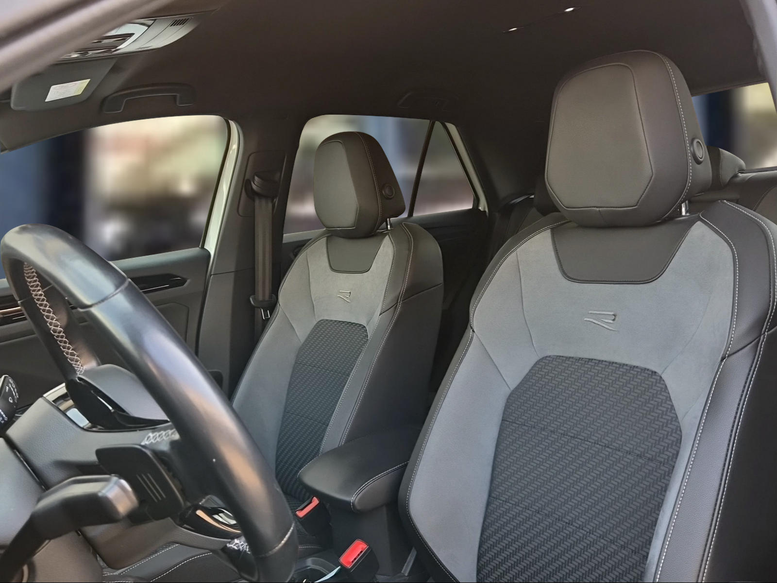 VW T-Roc 2.0 TSI R DSG 4Motion Pure Wihte uni-image-7