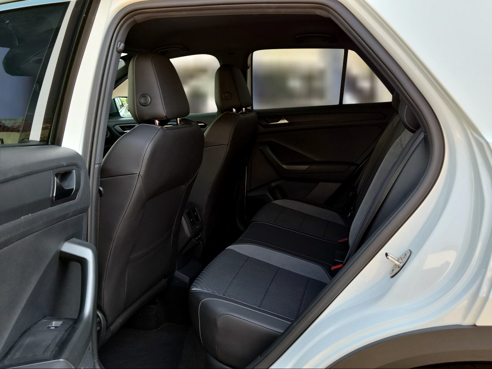 VW T-Roc 2.0 TSI R DSG 4Motion Pure Wihte uni-image-9