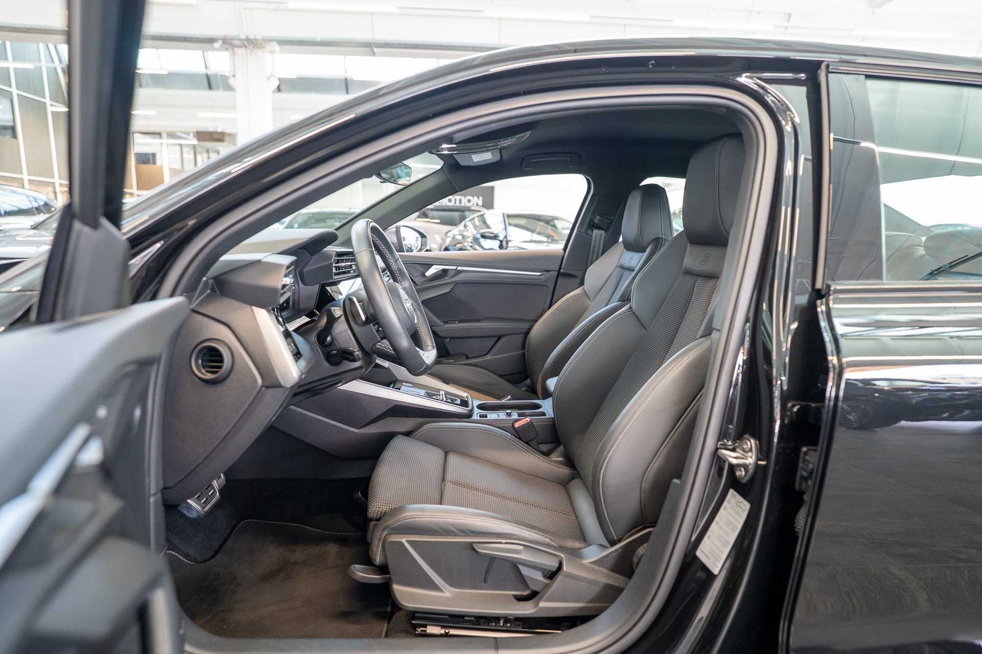 AUDI S3 Limousine 2.0 TFSI quattro S-Tronic / Virtual Cockpit / Abstand-tempomat / Sitzheizung-image-11