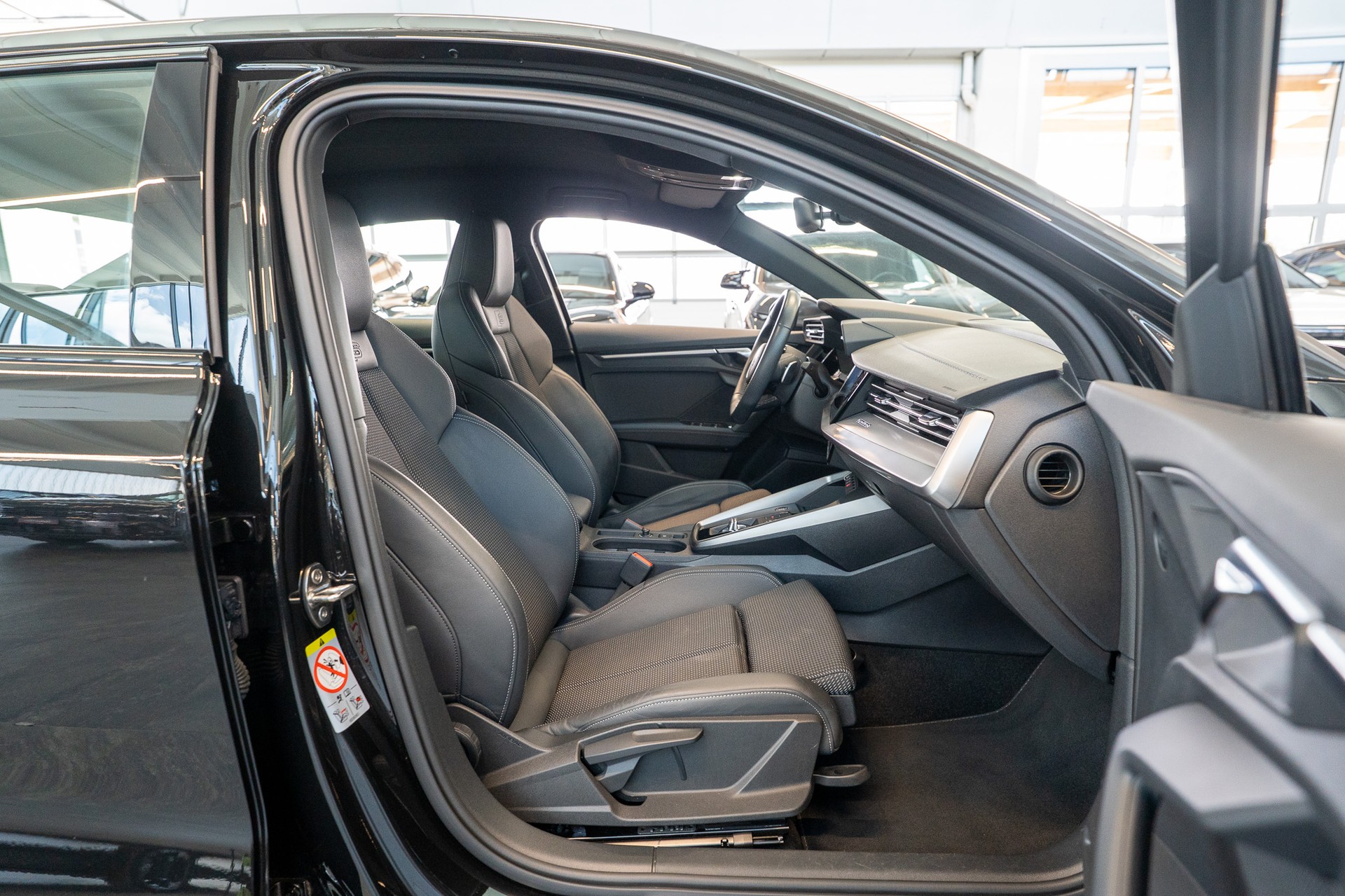 AUDI S3 Limousine 2.0 TFSI quattro S-Tronic / Virtual Cockpit / Abstand-tempomat / Sitzheizung-image-14
