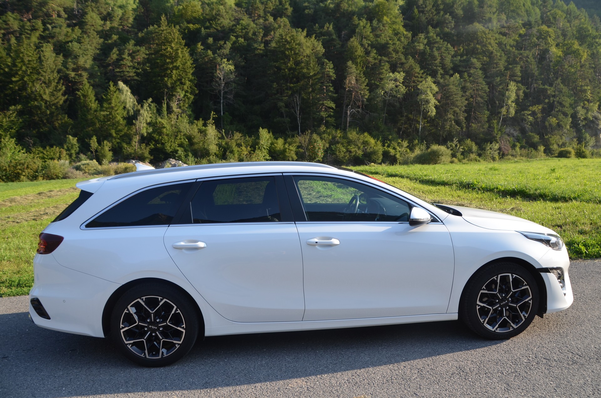 KIA Ceed Sportswagon 1.5 T-GDi MHEV GT Line DCT-image-2