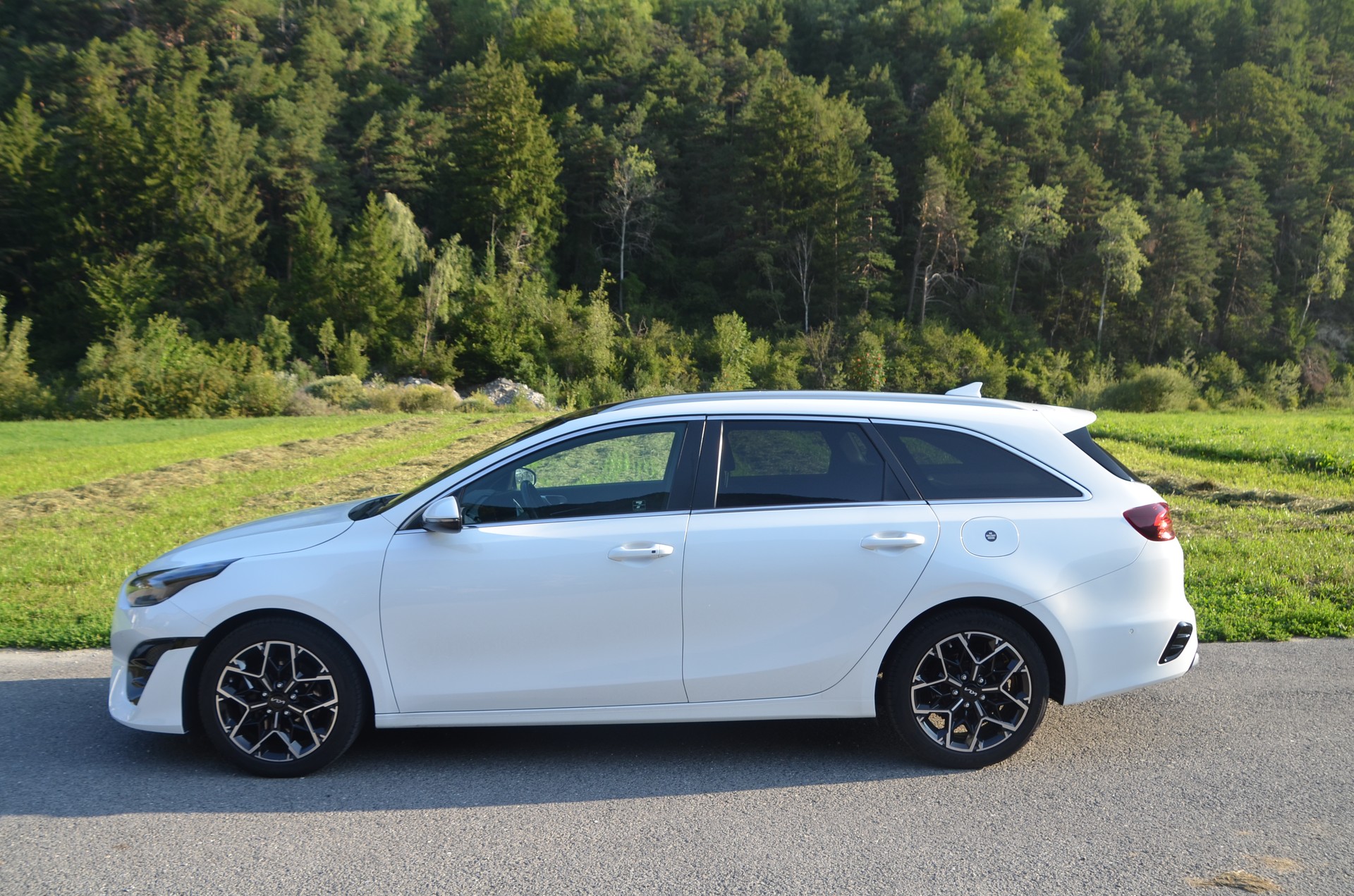 KIA Ceed Sportswagon 1.5 T-GDi MHEV GT Line DCT-image-3