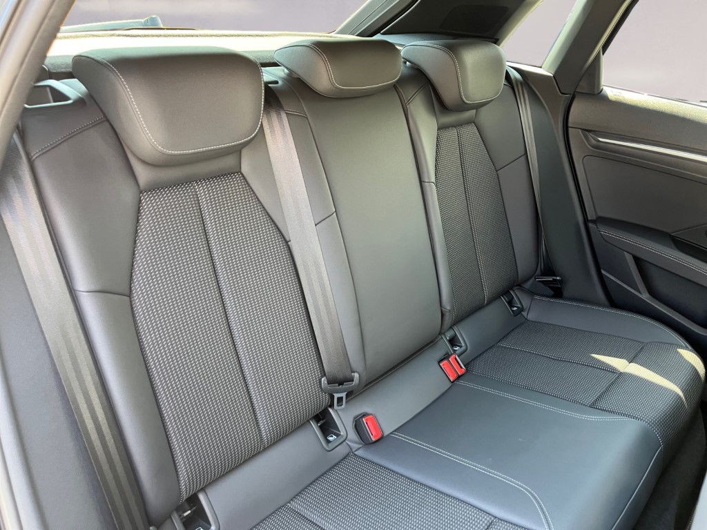 AUDI A3 Sportback TFSI 110 kW advanced Attraction S-tronic-image-17