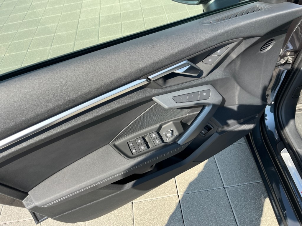 AUDI A3 Sportback TFSI 110 kW advanced Attraction S-tronic-image-10