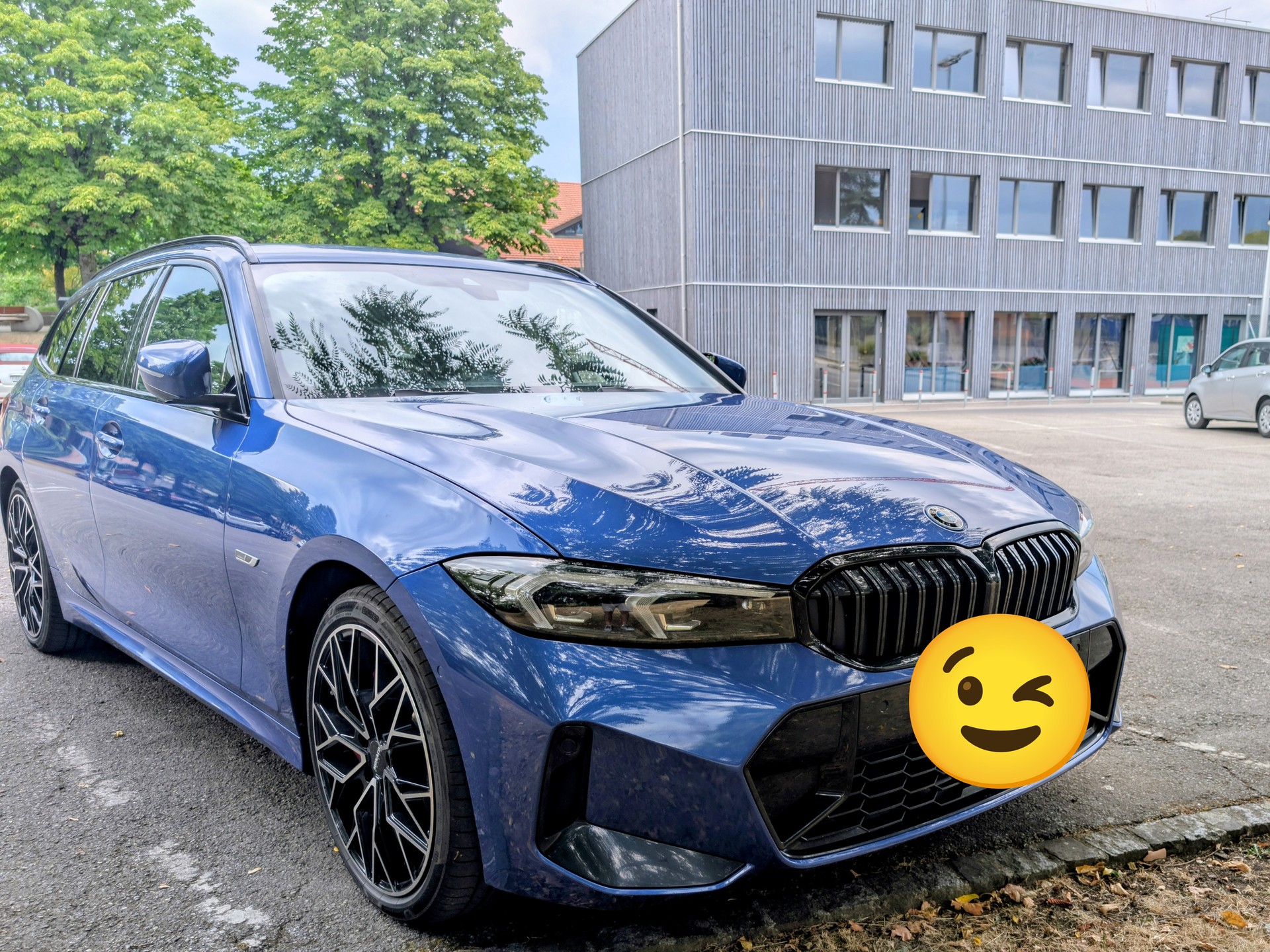 BMW 330e-image-2