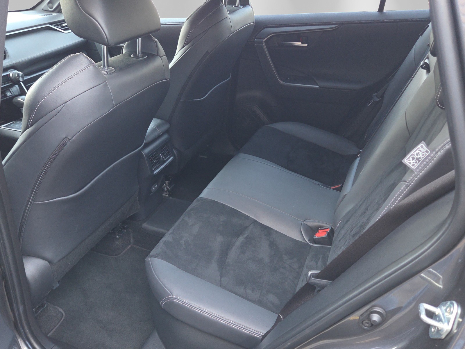 TOYOTA RAV-4 2.5 PHEV GR Sport e-CVT 4WD-image-10