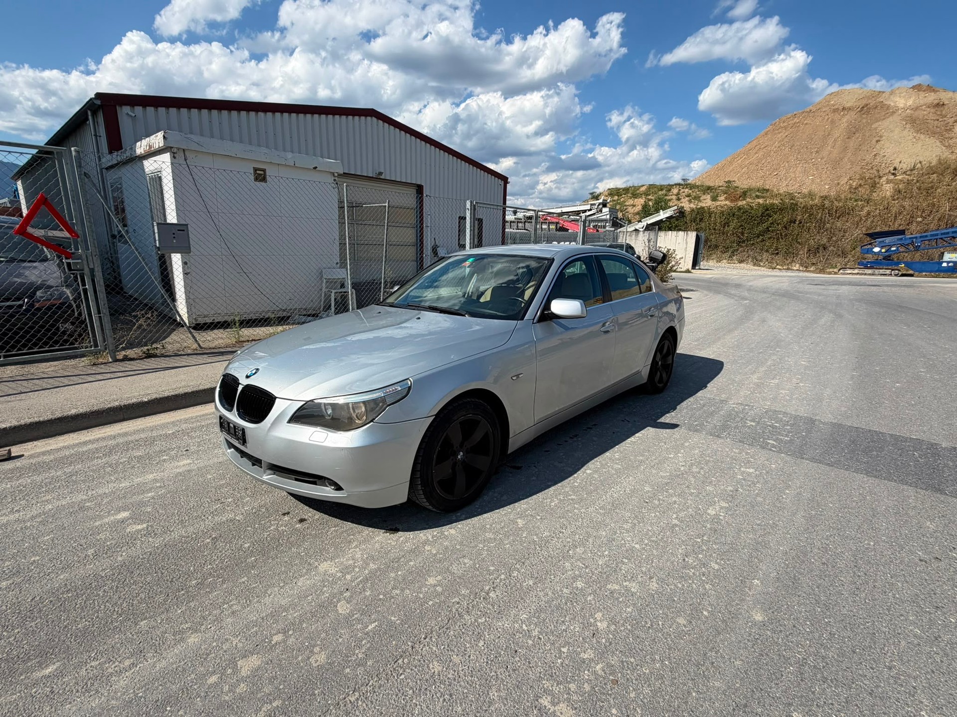 BMW 525xi-image-2