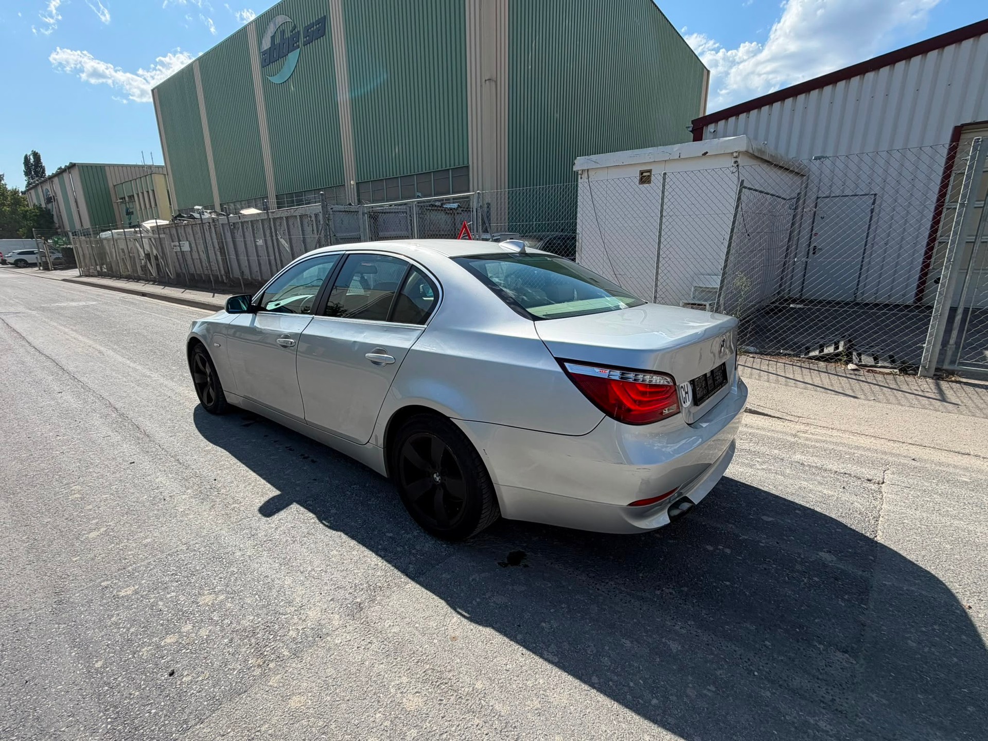BMW 525xi-image-4