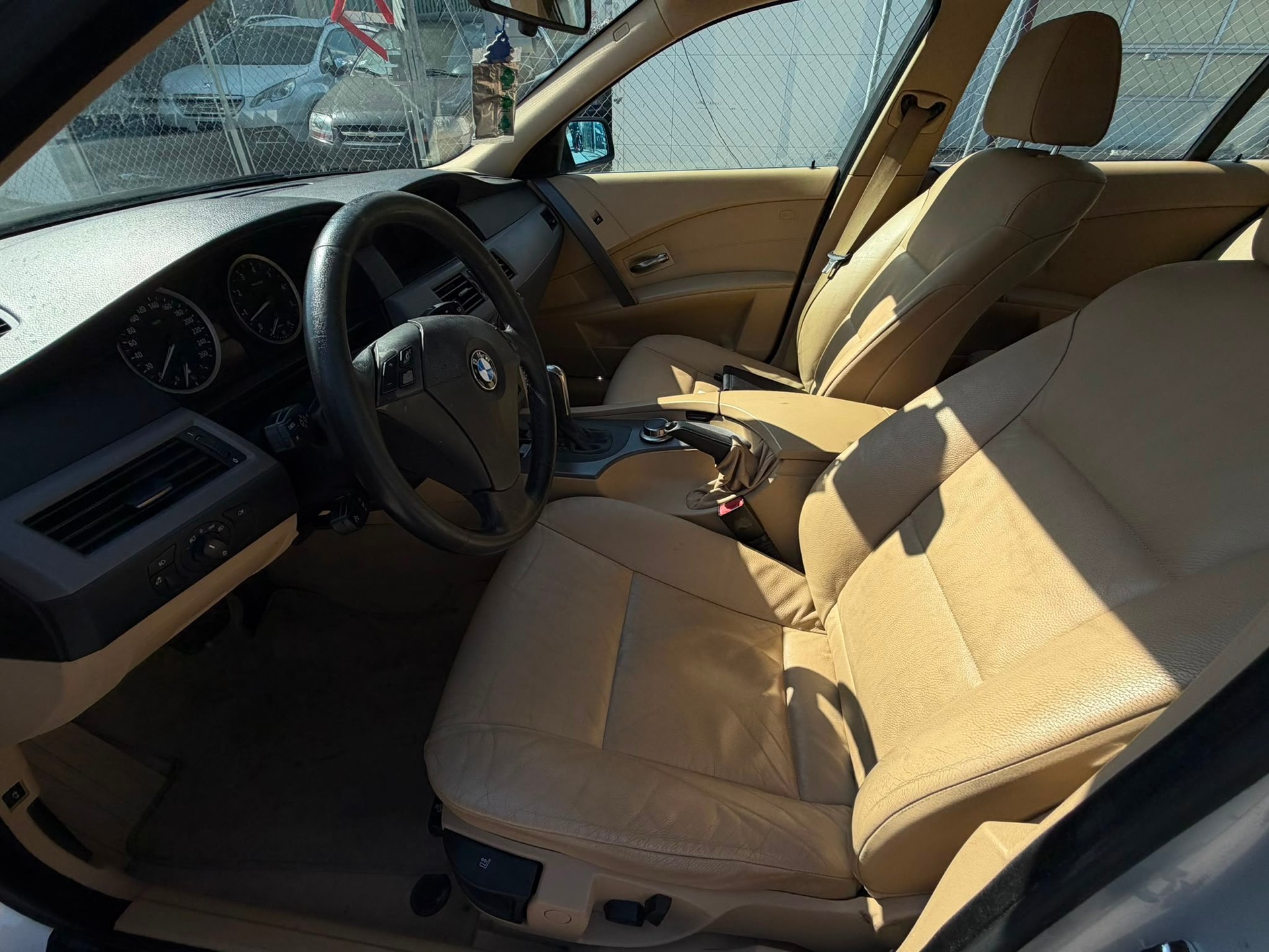 BMW 525xi-image-13
