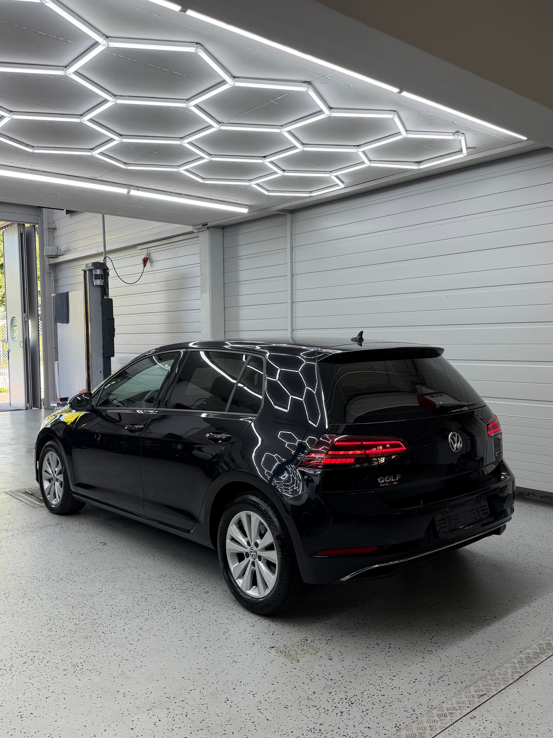 VW Golf 2.0 TDI Comfortline 4Motion DSG-image-3