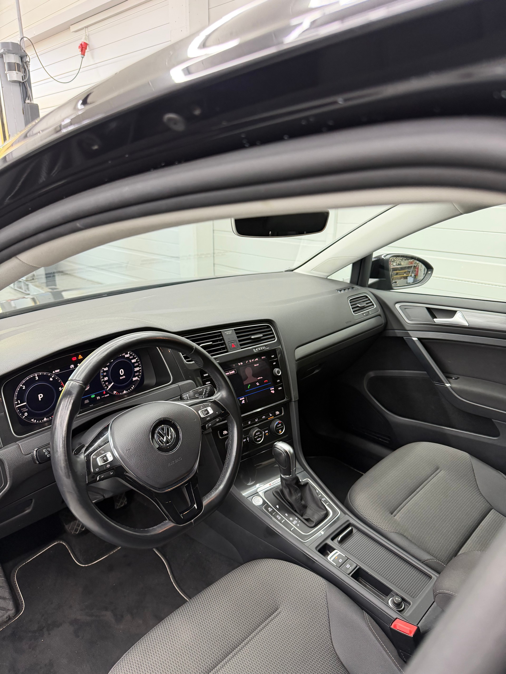 VW Golf 2.0 TDI Comfortline 4Motion DSG-image-6