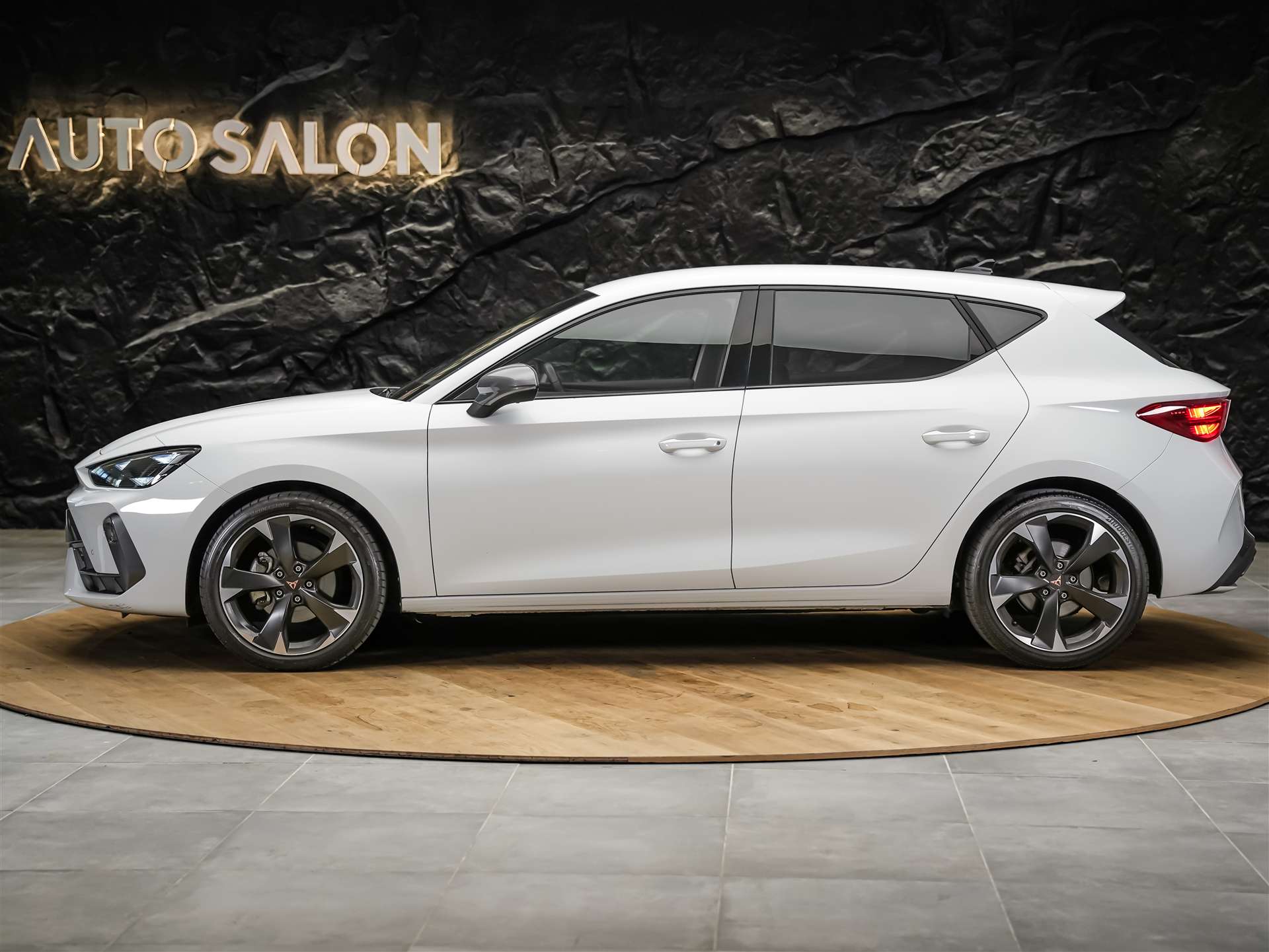 CUPRA LEON 2.0 TDI DSG *NEUES MODELL*Werksgarantie*Lenkradheizung*Assistenten*-showroom-element-1
