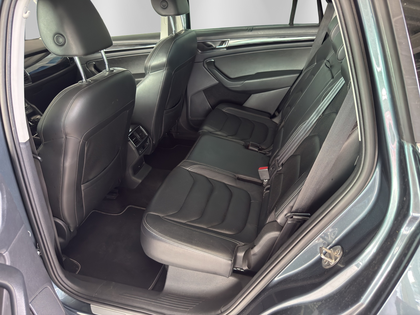 SKODA Kodiaq 2.0 TDI CR Style 4x4 DSG, 7-Sitzer, 8-fach bereift-image-9