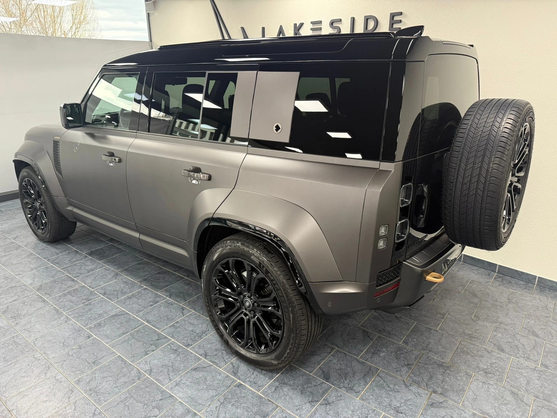 LAND ROVER Defender 110 635 V8 4.4 Octa AT8-image-5