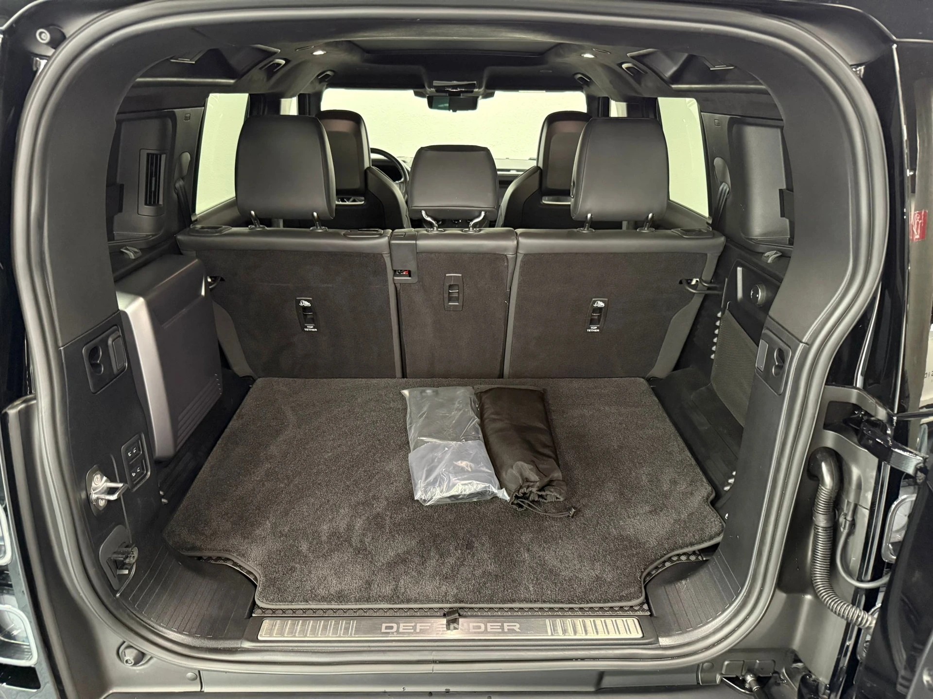 LAND ROVER Defender 110 635 V8 4.4 Octa AT8-image-30