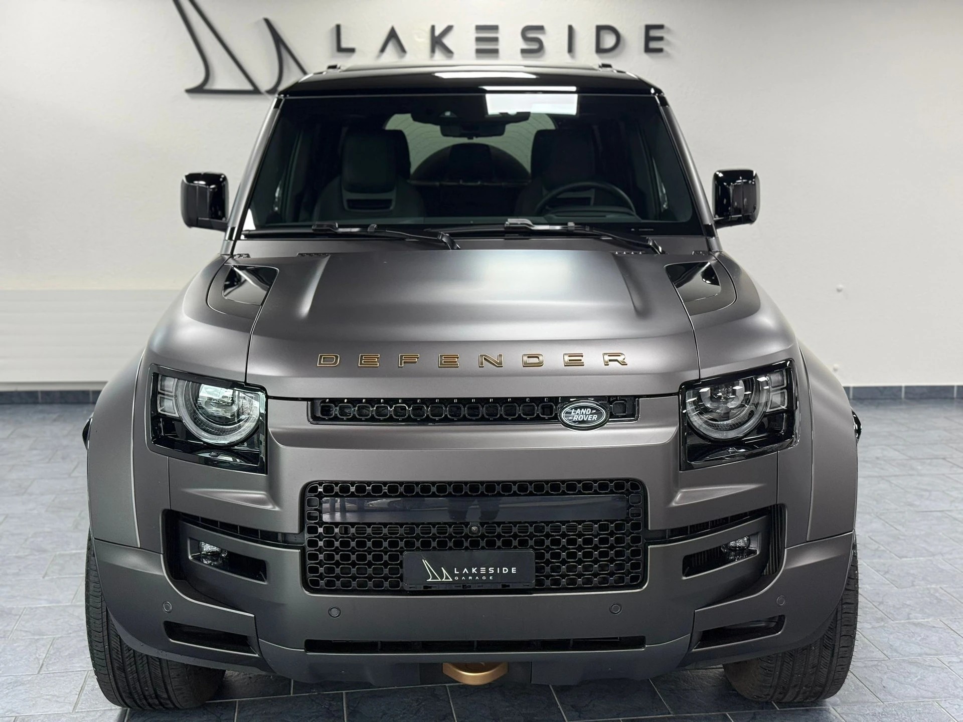 LAND ROVER Defender 110 635 V8 4.4 Octa AT8-image-1