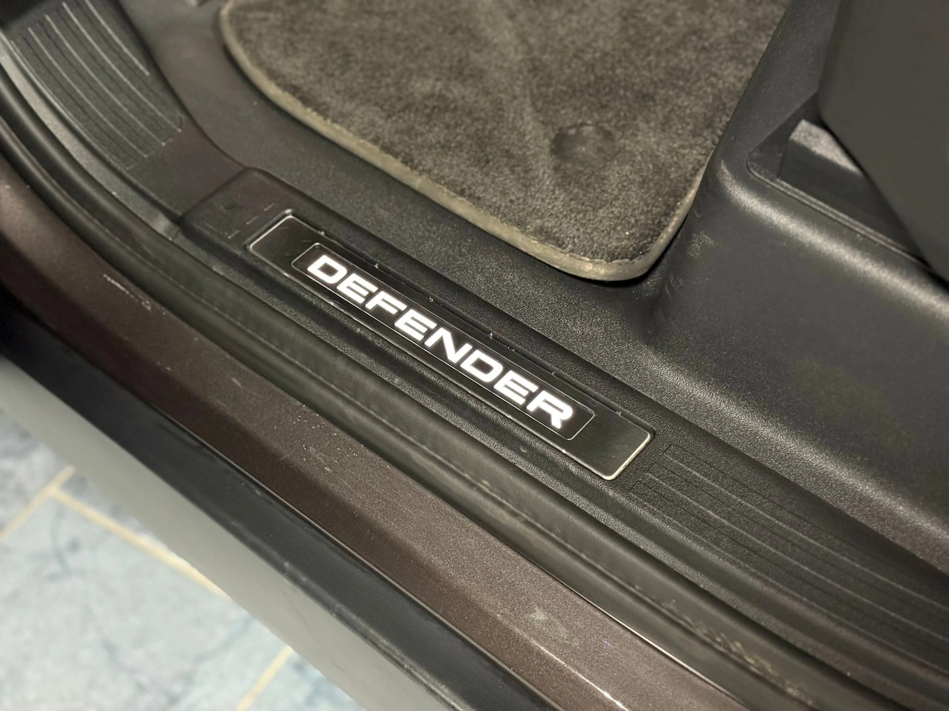 LAND ROVER Defender 110 635 V8 4.4 Octa AT8-image-28