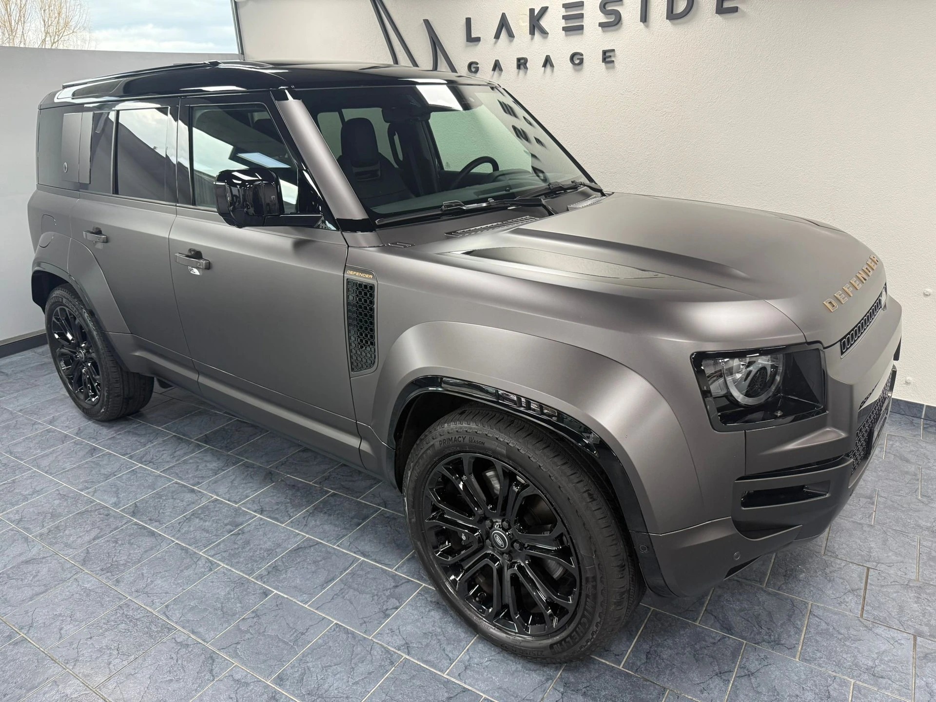LAND ROVER Defender 110 635 V8 4.4 Octa AT8-image-2