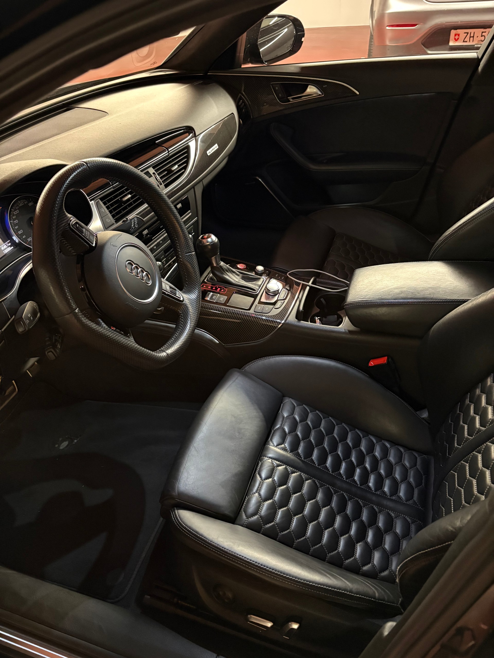 AUDI RS 6 4.0 V8 TFSI perform. qu. T-Tr.-image-8