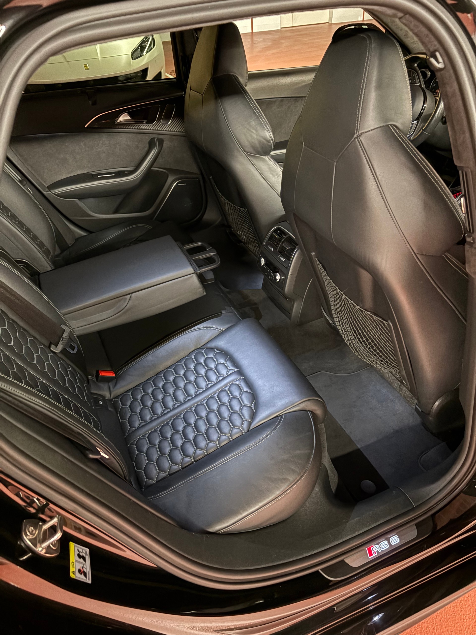 AUDI RS 6 4.0 V8 TFSI perform. qu. T-Tr.-image-12