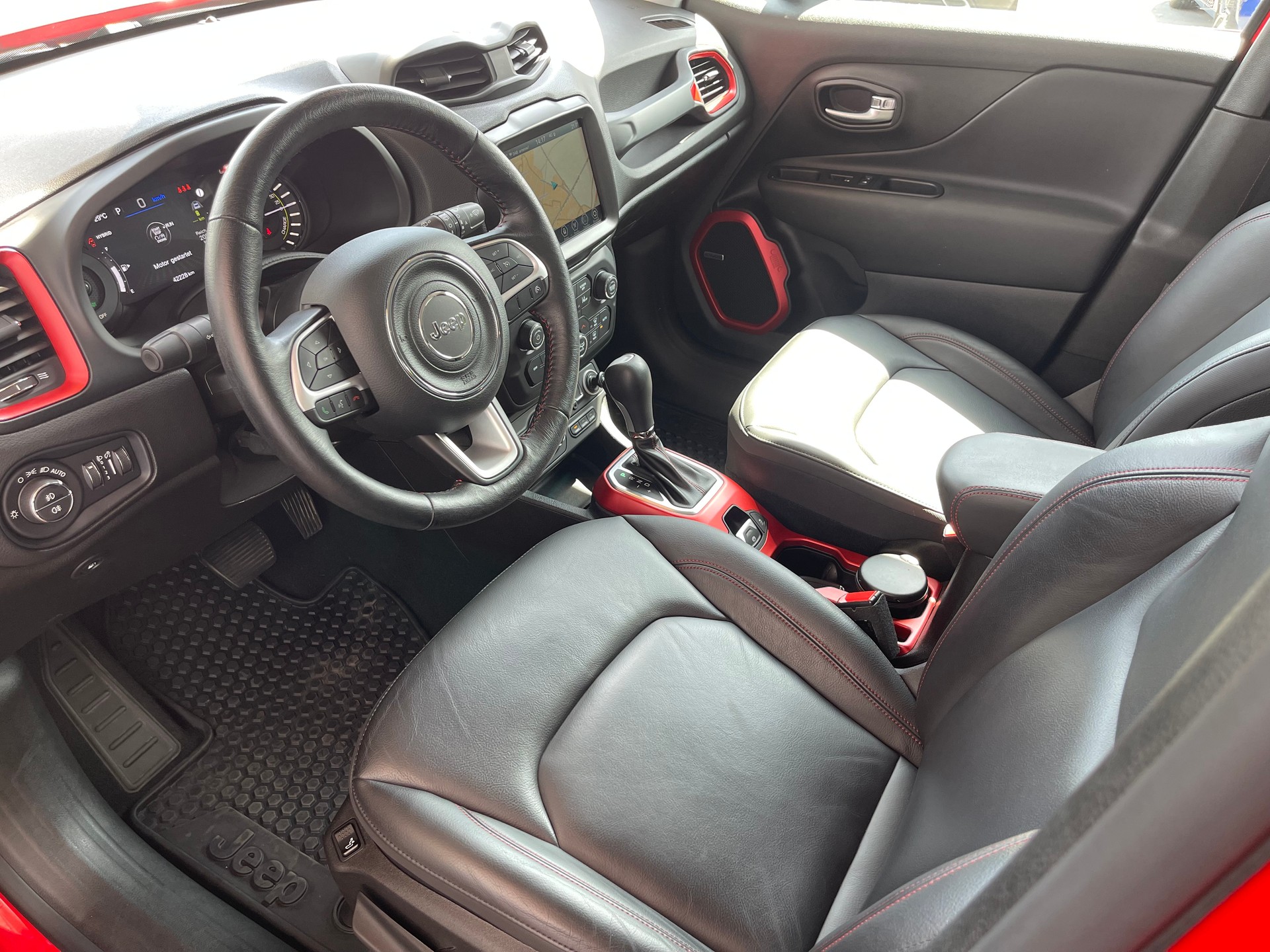 JEEP Renegade 1.3 T PHEV Trailhawk AWD-image-10