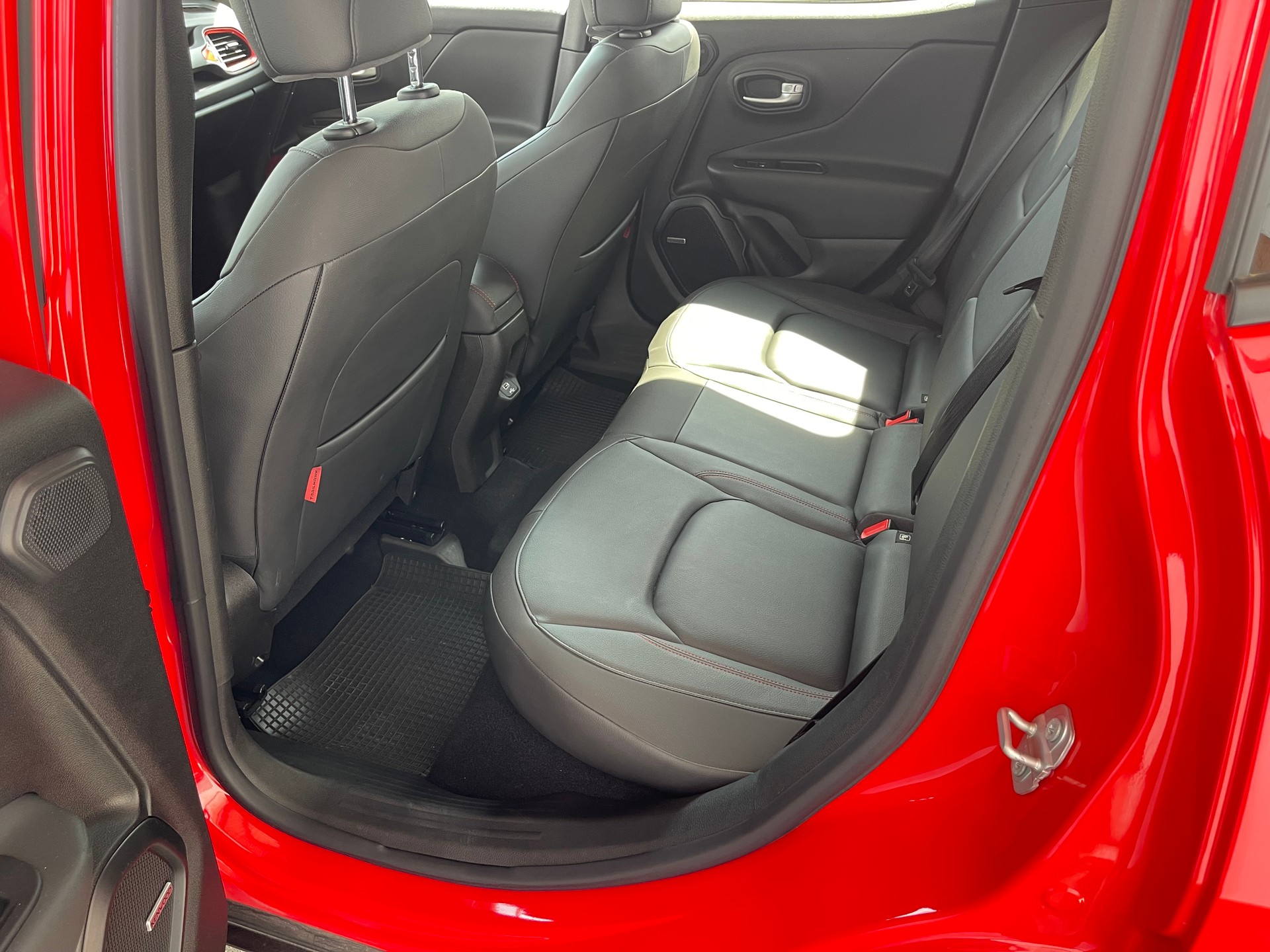 JEEP Renegade 1.3 T PHEV Trailhawk AWD-image-14