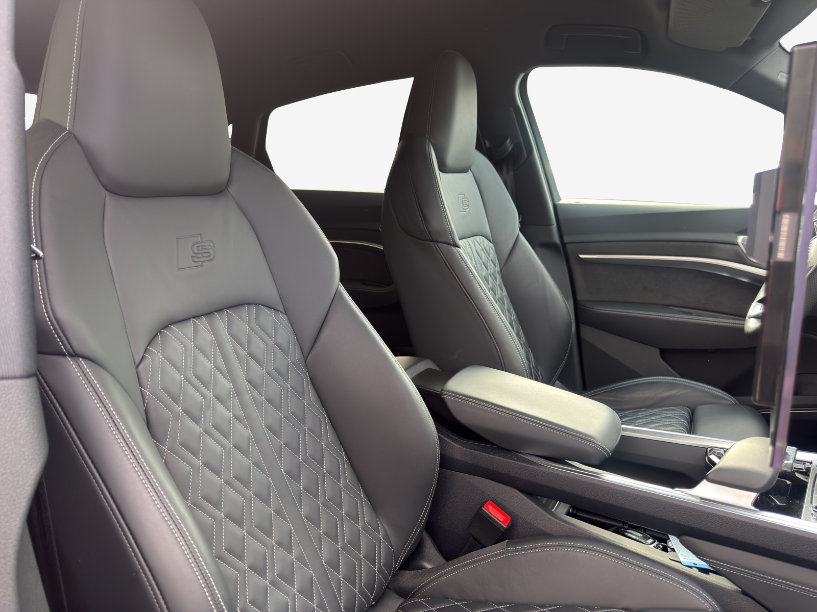 AUDI e-tron 55 Sportback S Line quattro-image-14