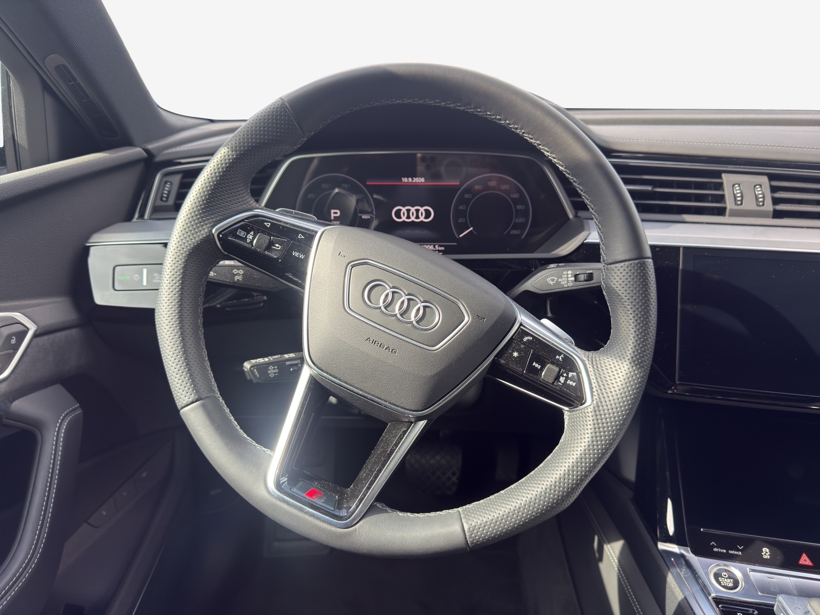 AUDI e-tron 55 Sportback S Line quattro-image-9