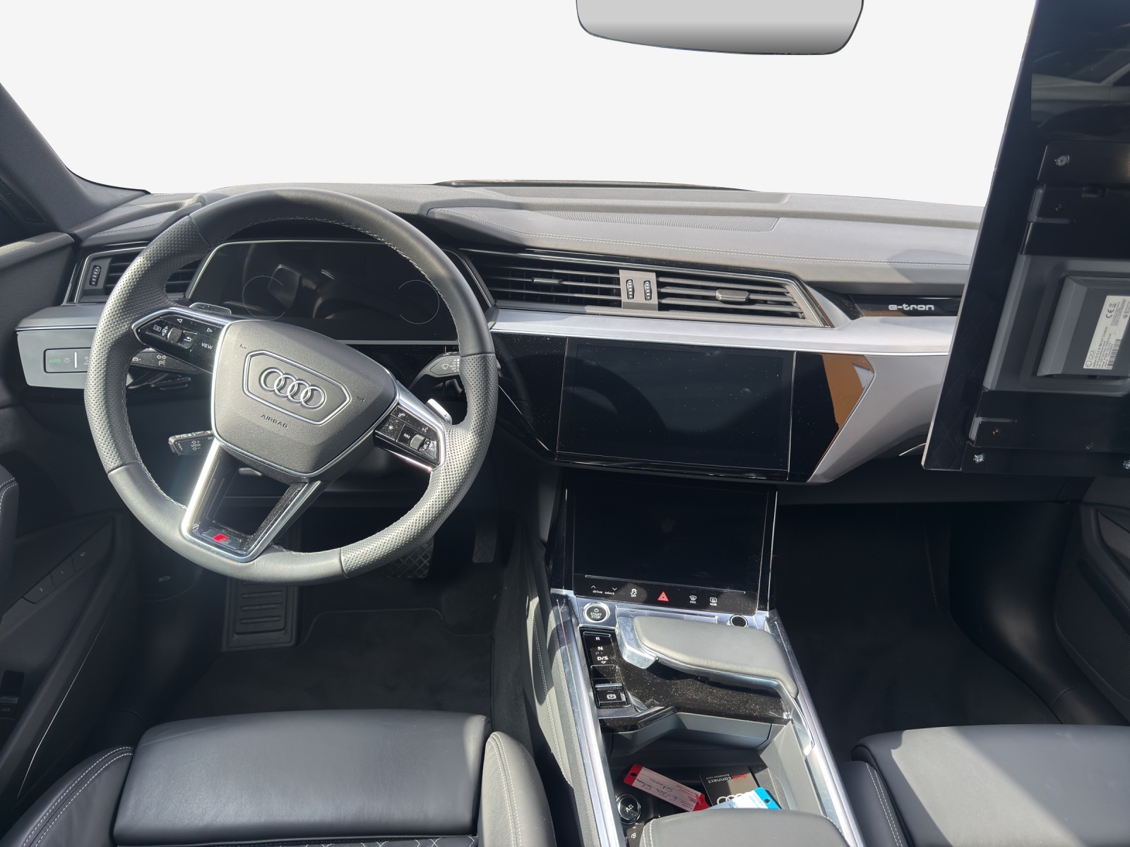AUDI e-tron 55 Sportback S Line quattro-image-8