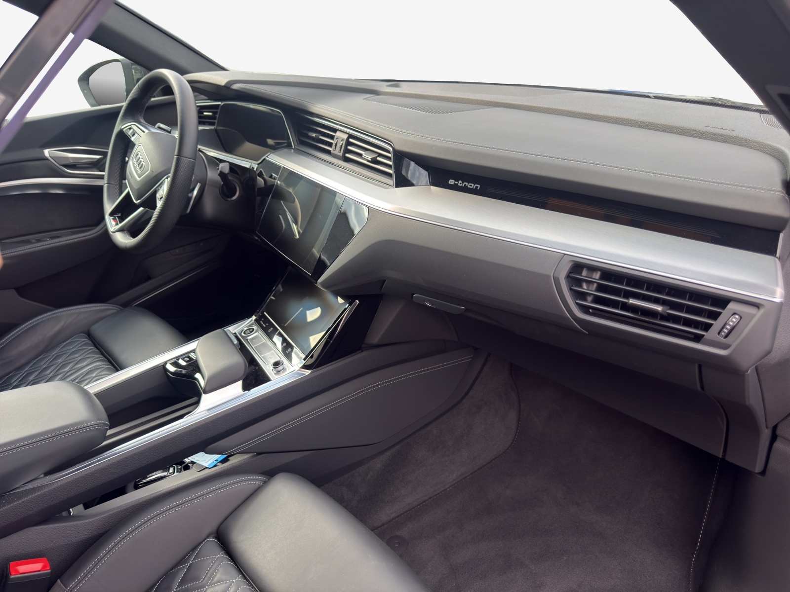 AUDI e-tron 55 Sportback S Line quattro-image-15
