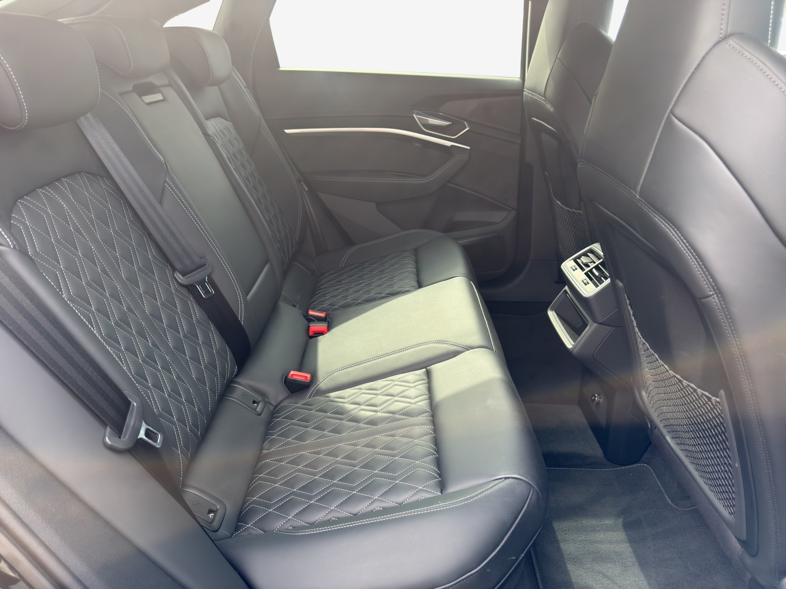 AUDI e-tron 55 Sportback S Line quattro-image-13